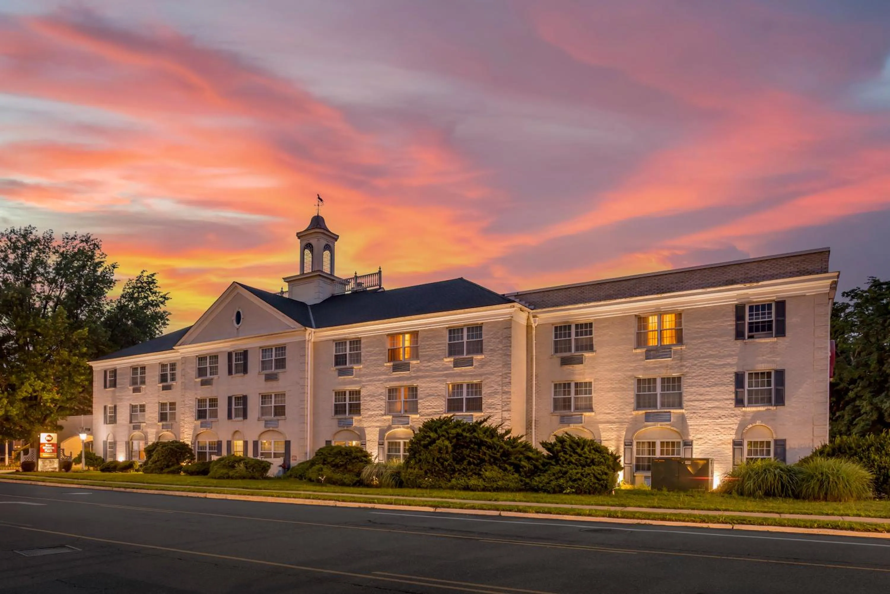 Property building in Best Western PLUS Morristown Inn-Florham Park