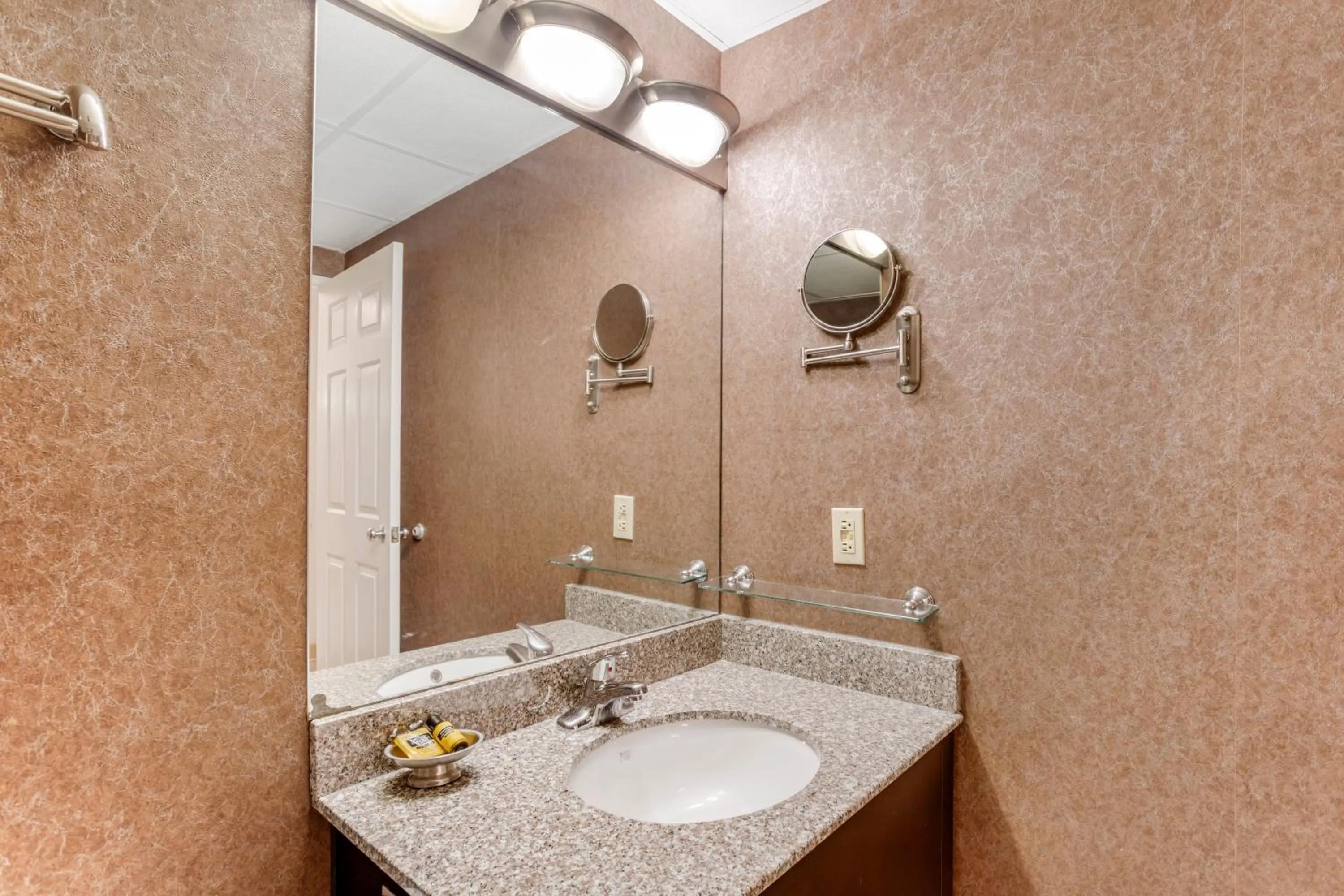 Bathroom in Best Western PLUS Morristown Inn-Florham Park