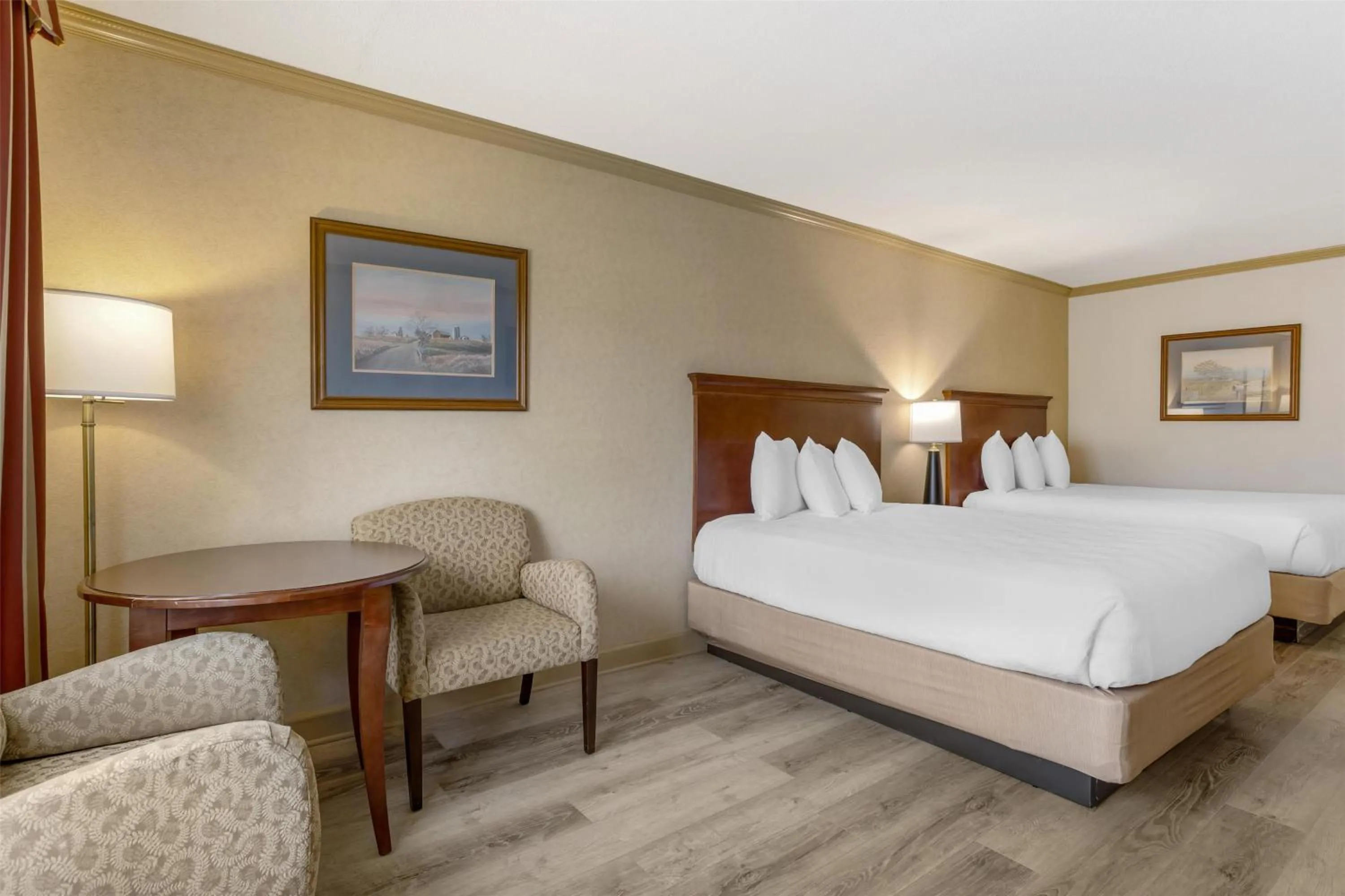 Bedroom, Bed in Best Western PLUS Morristown Inn-Florham Park