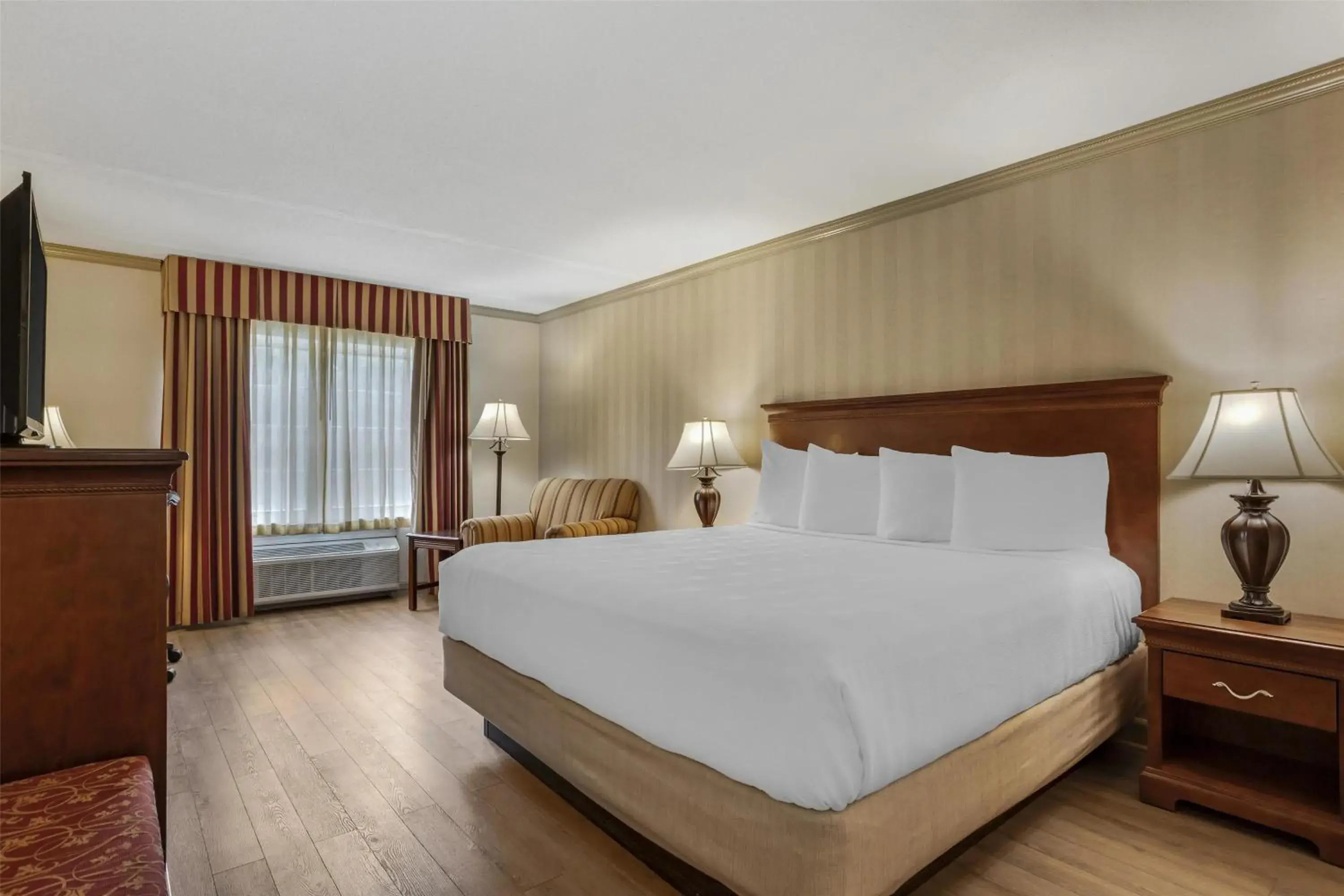 Bedroom, Bed in Best Western PLUS Morristown Inn-Florham Park Bedroom, Bed in Best Western PLUS Morristown Inn-Florham Park