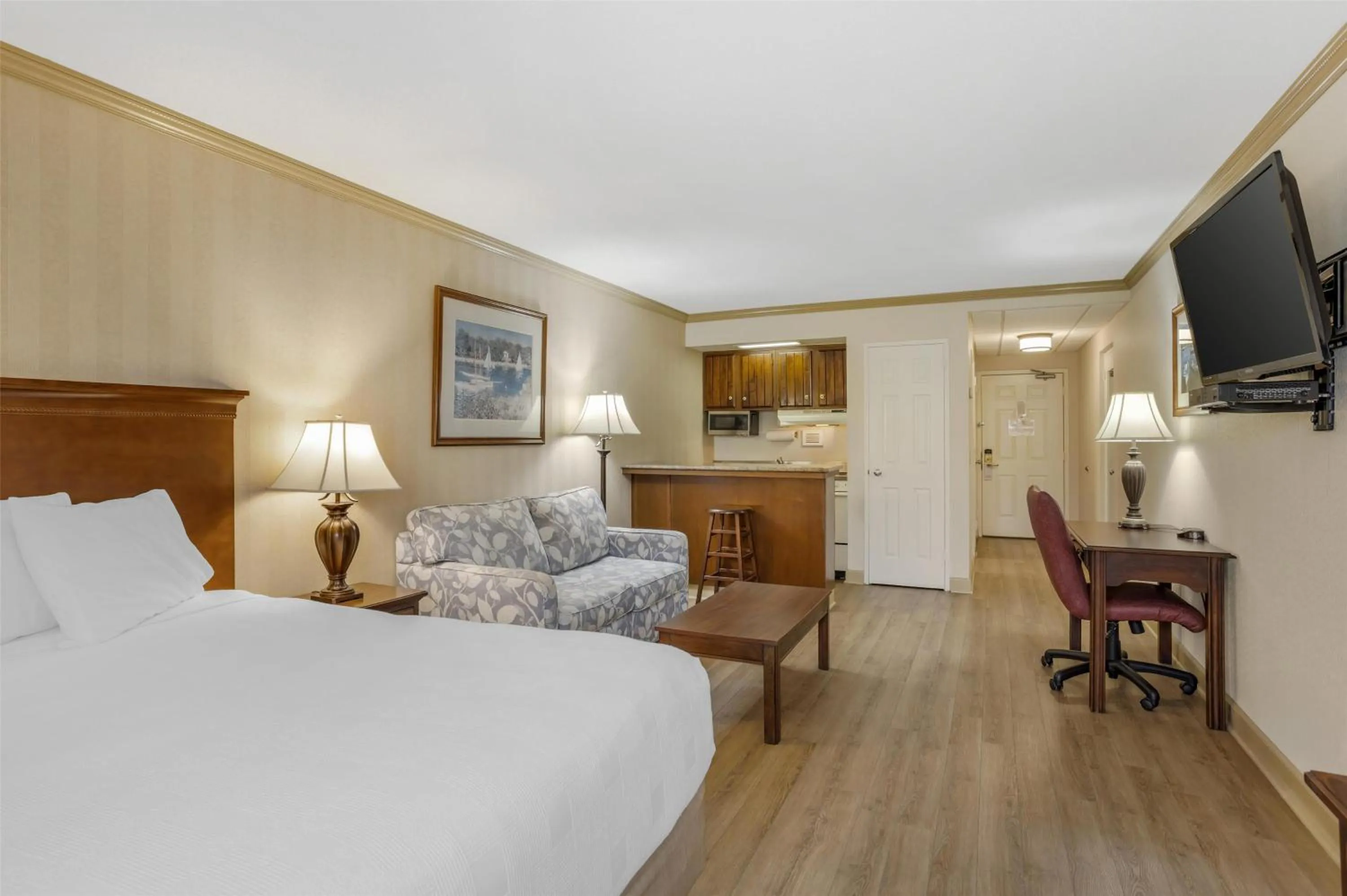 Bedroom, Bed in Best Western PLUS Morristown Inn-Florham Park