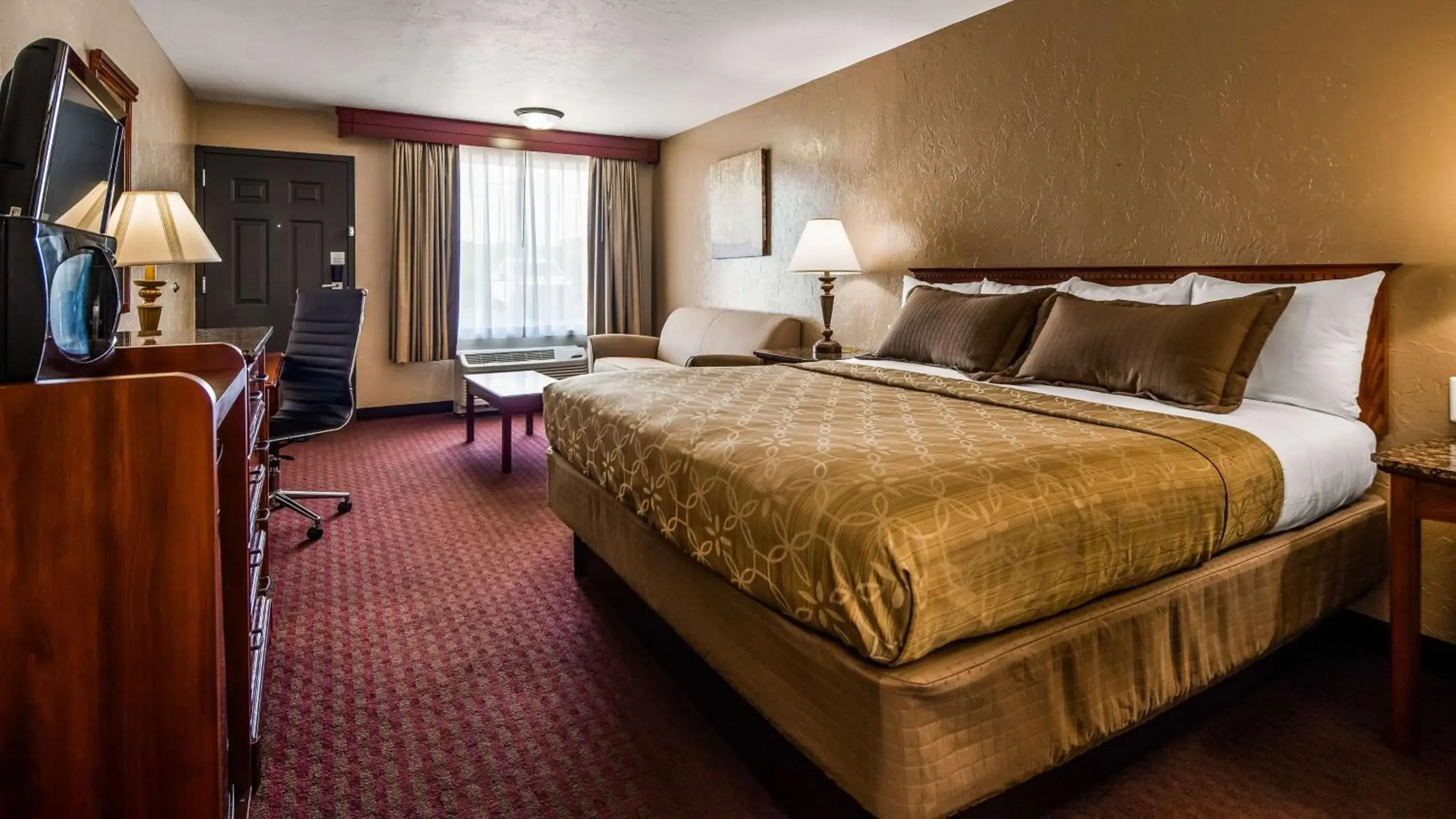 Photo of the whole room, Bed in Best Western El Reno Photo of the whole room, Bed in Best Western El Reno