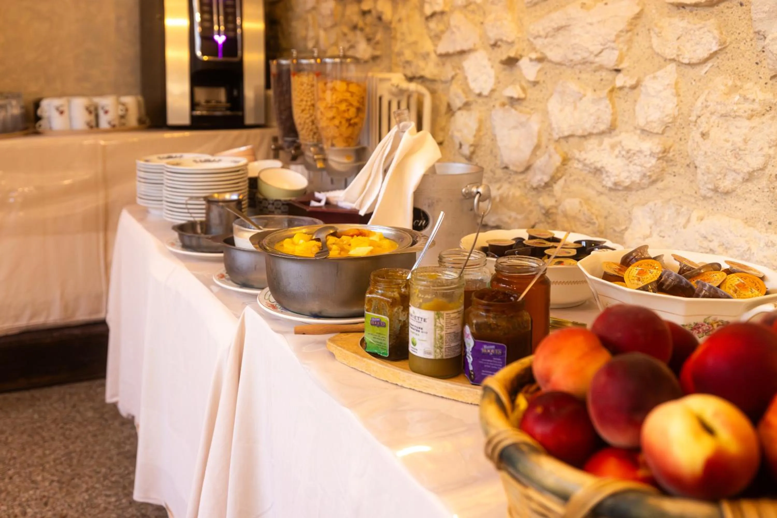 Buffet breakfast in Hotel Restaurant des Thermes