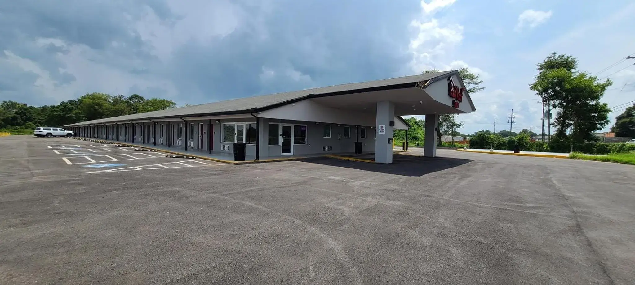 Property building in Red Roof Inn Byron Property building in Red Roof Inn Byron