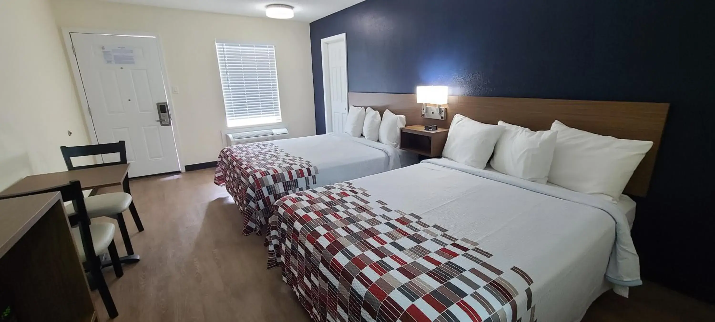 Bedroom, Bed in Red Roof Inn Byron Bedroom, Bed in Red Roof Inn Byron