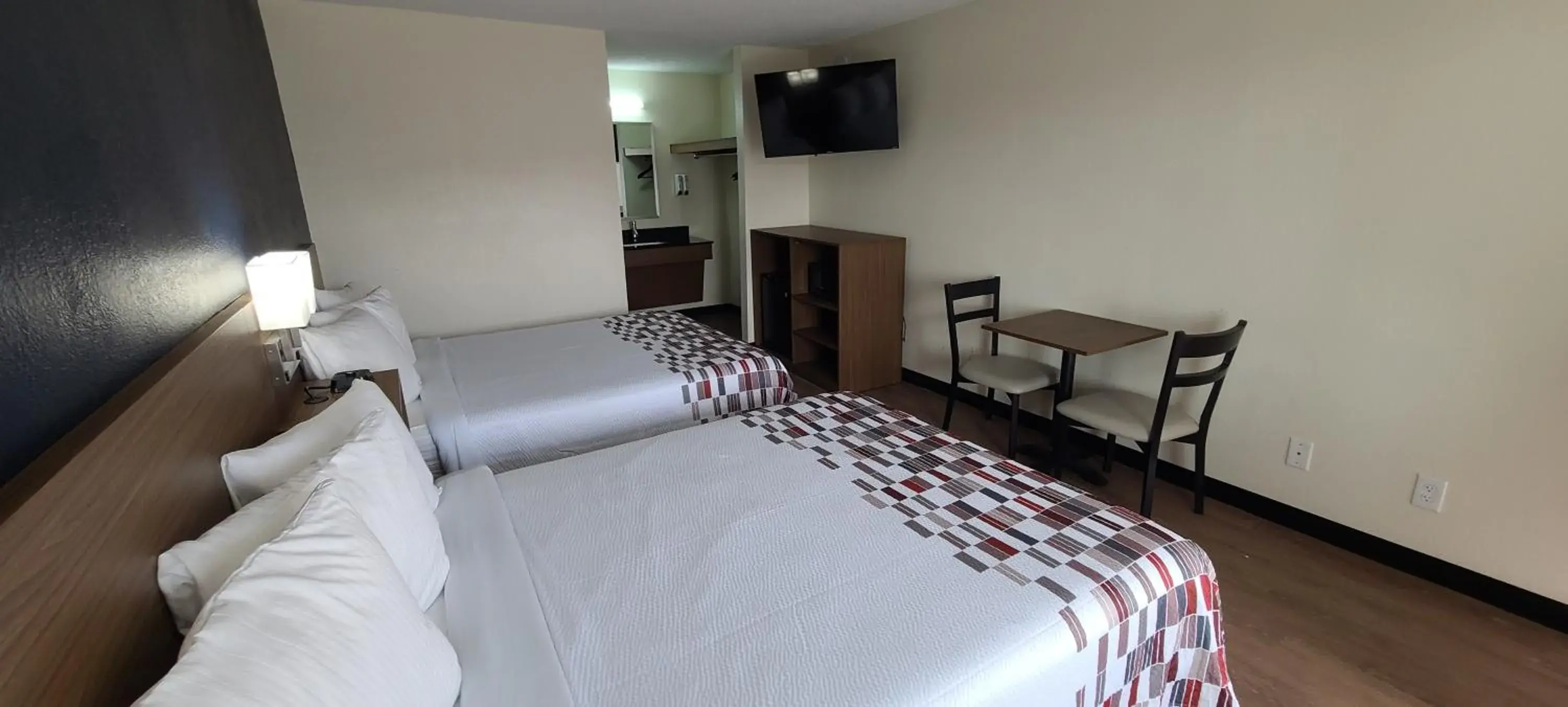 Bedroom, Bed in Red Roof Inn Byron Bedroom, Bed in Red Roof Inn Byron