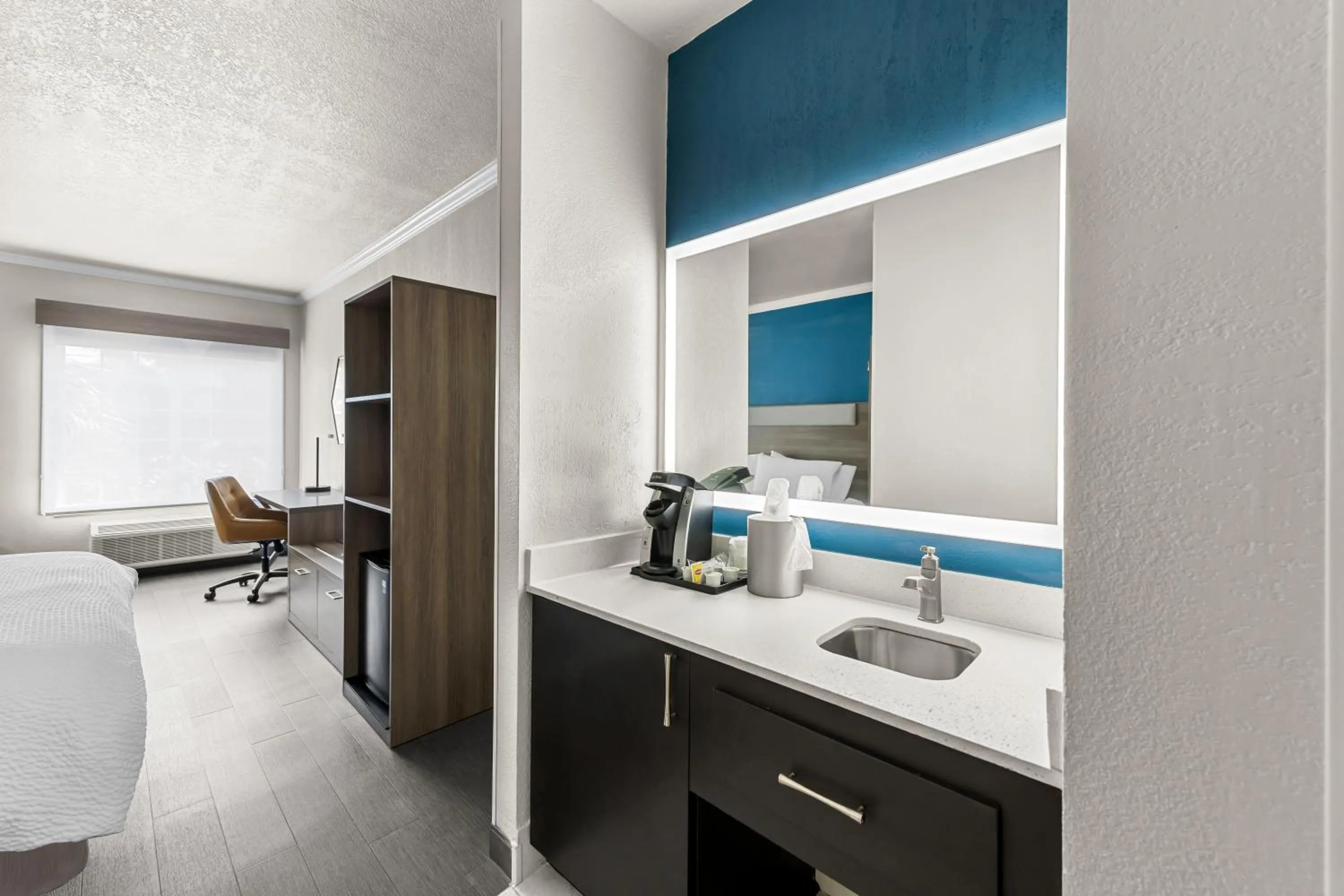 Guests, Bed in Holiday Inn Express Saint Simons Island by IHG