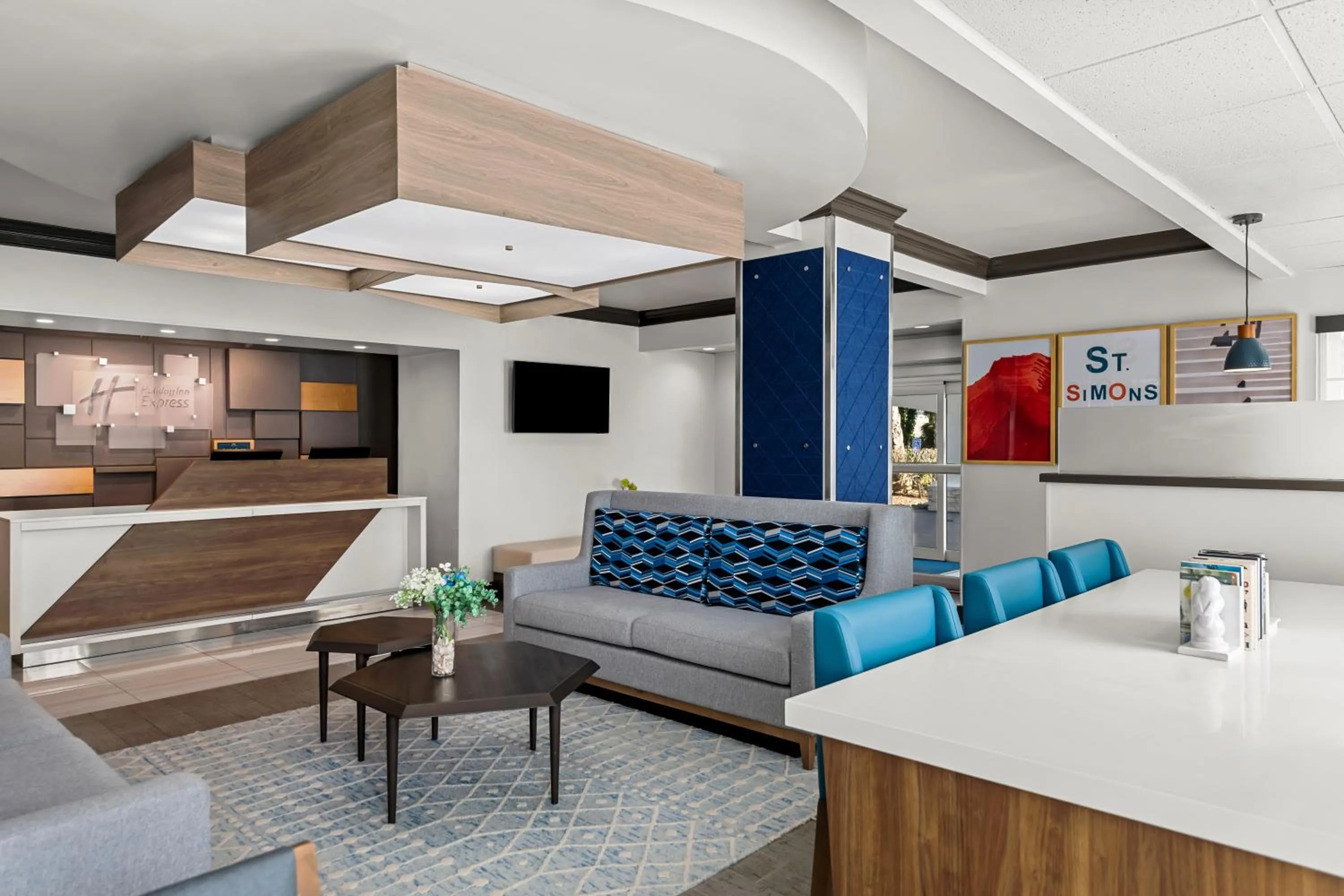 Lobby or reception in Holiday Inn Express Saint Simons Island by IHG