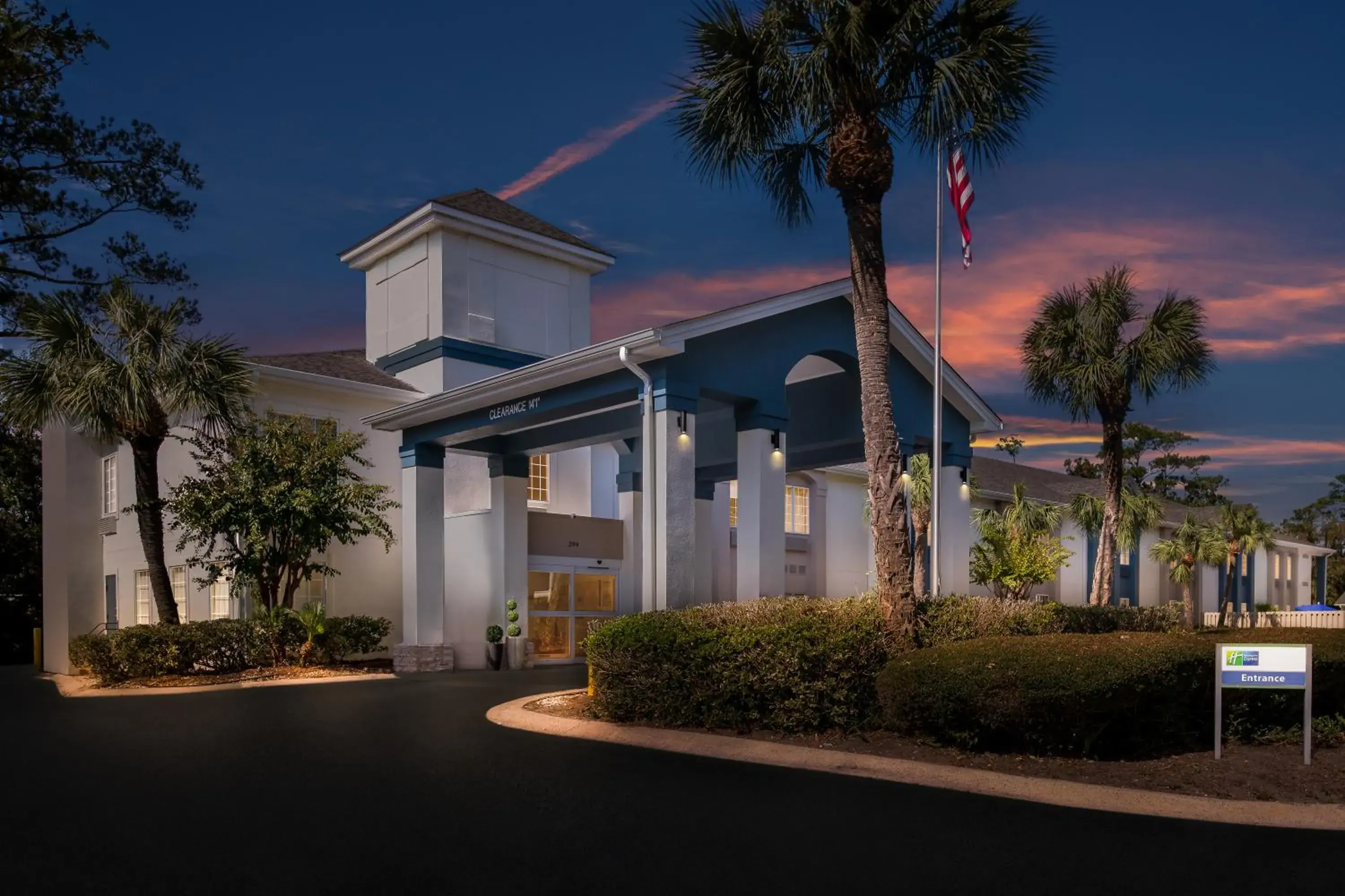 Property building in Holiday Inn Express Saint Simons Island by IHG Property building in Holiday Inn Express Saint Simons Island by IHG