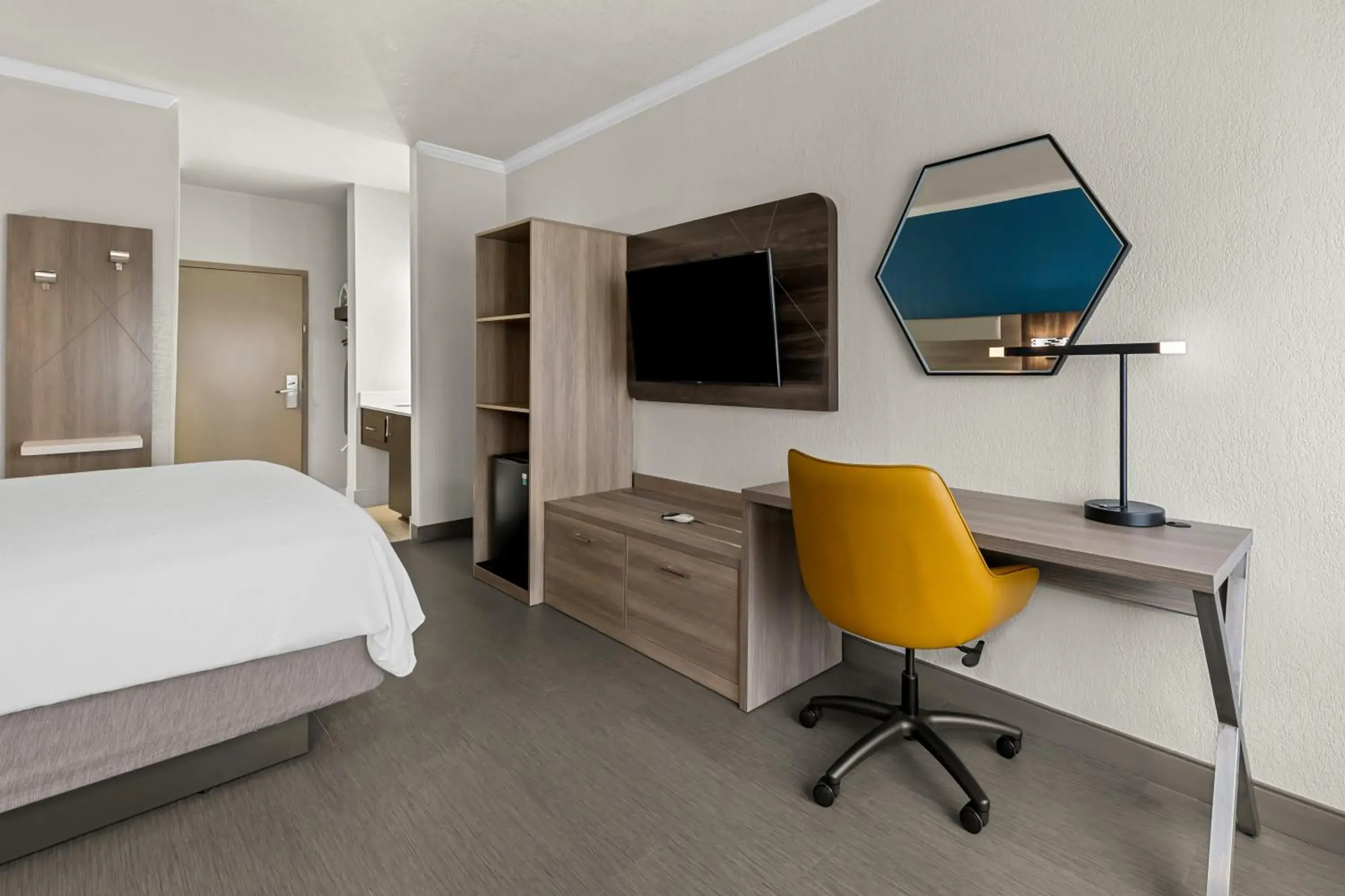 Guests, Bed in Holiday Inn Express Saint Simons Island by IHG Guests, Bed in Holiday Inn Express Saint Simons Island by IHG