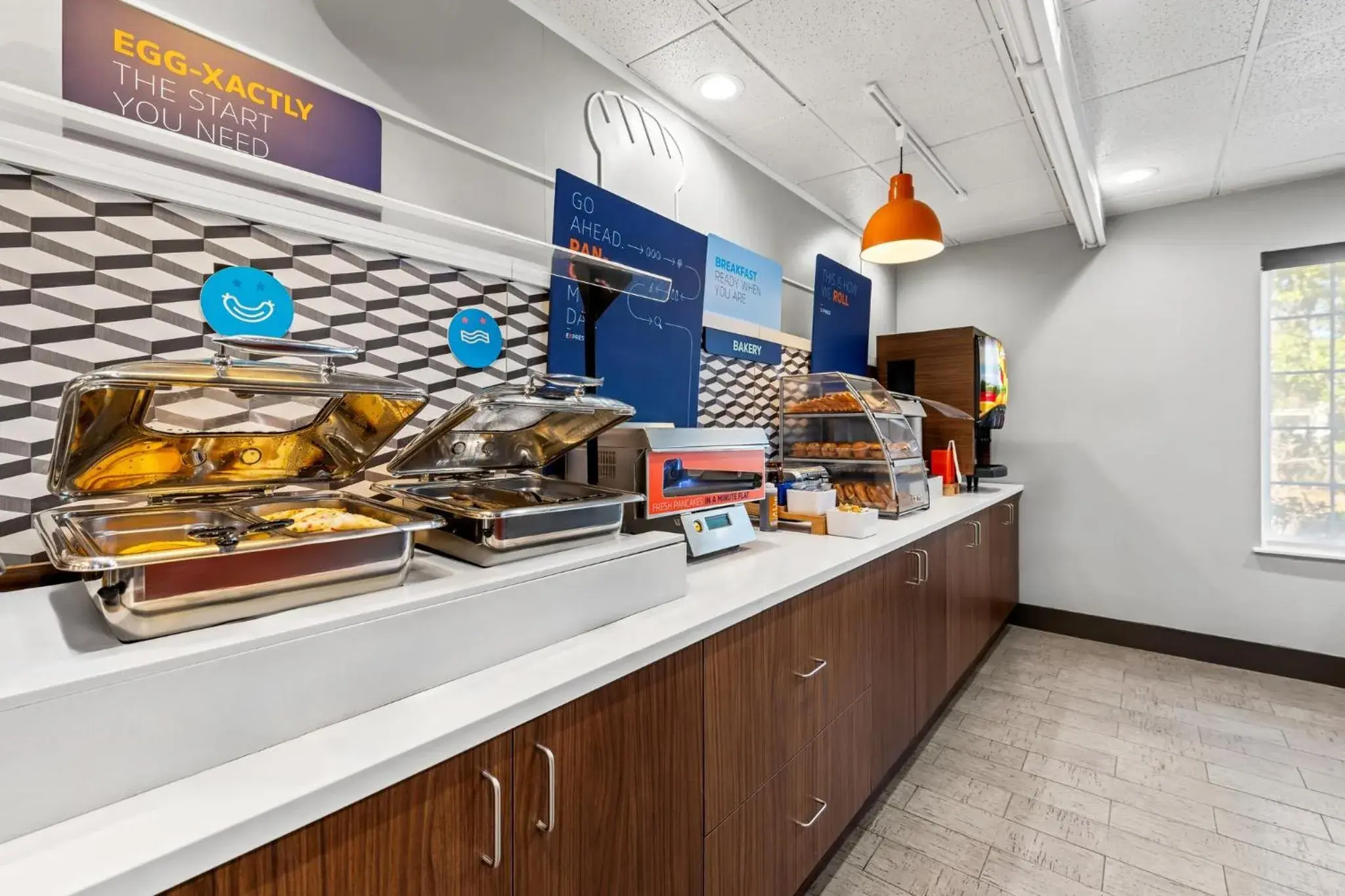 Breakfast in Holiday Inn Express Saint Simons Island by IHG Breakfast in Holiday Inn Express Saint Simons Island by IHG