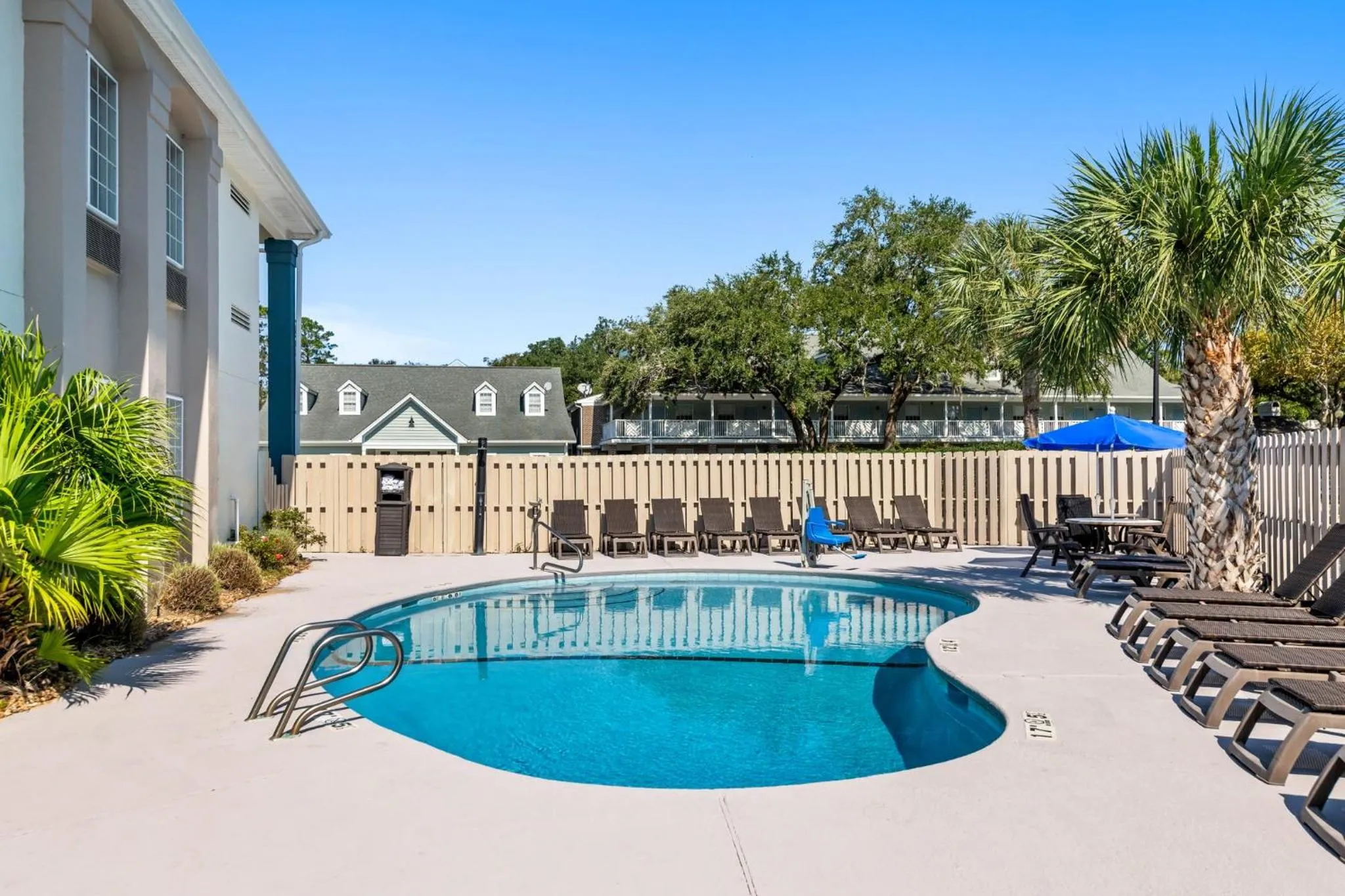 Swimming pool in Holiday Inn Express Saint Simons Island by IHG