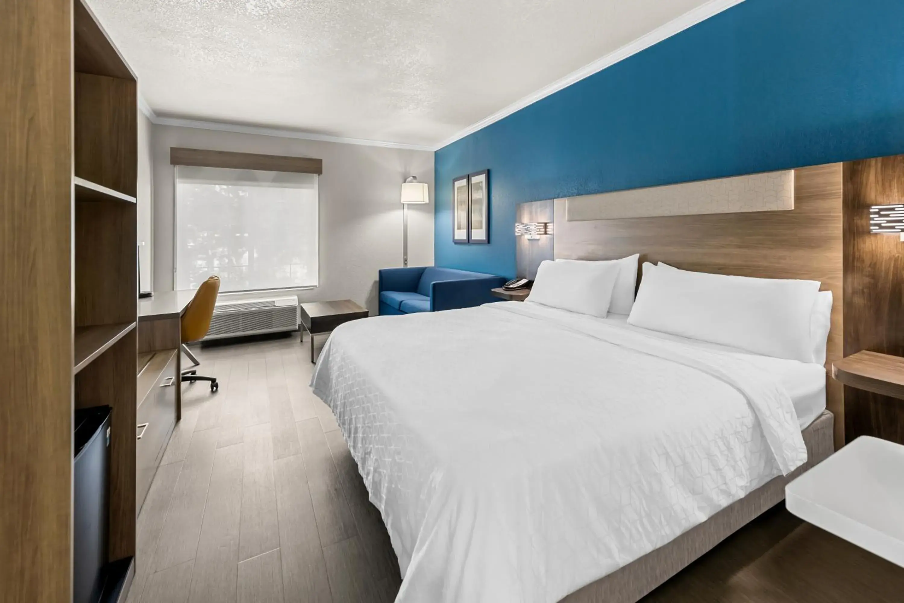 Guests, Bed in Holiday Inn Express Saint Simons Island by IHG Guests, Bed in Holiday Inn Express Saint Simons Island by IHG