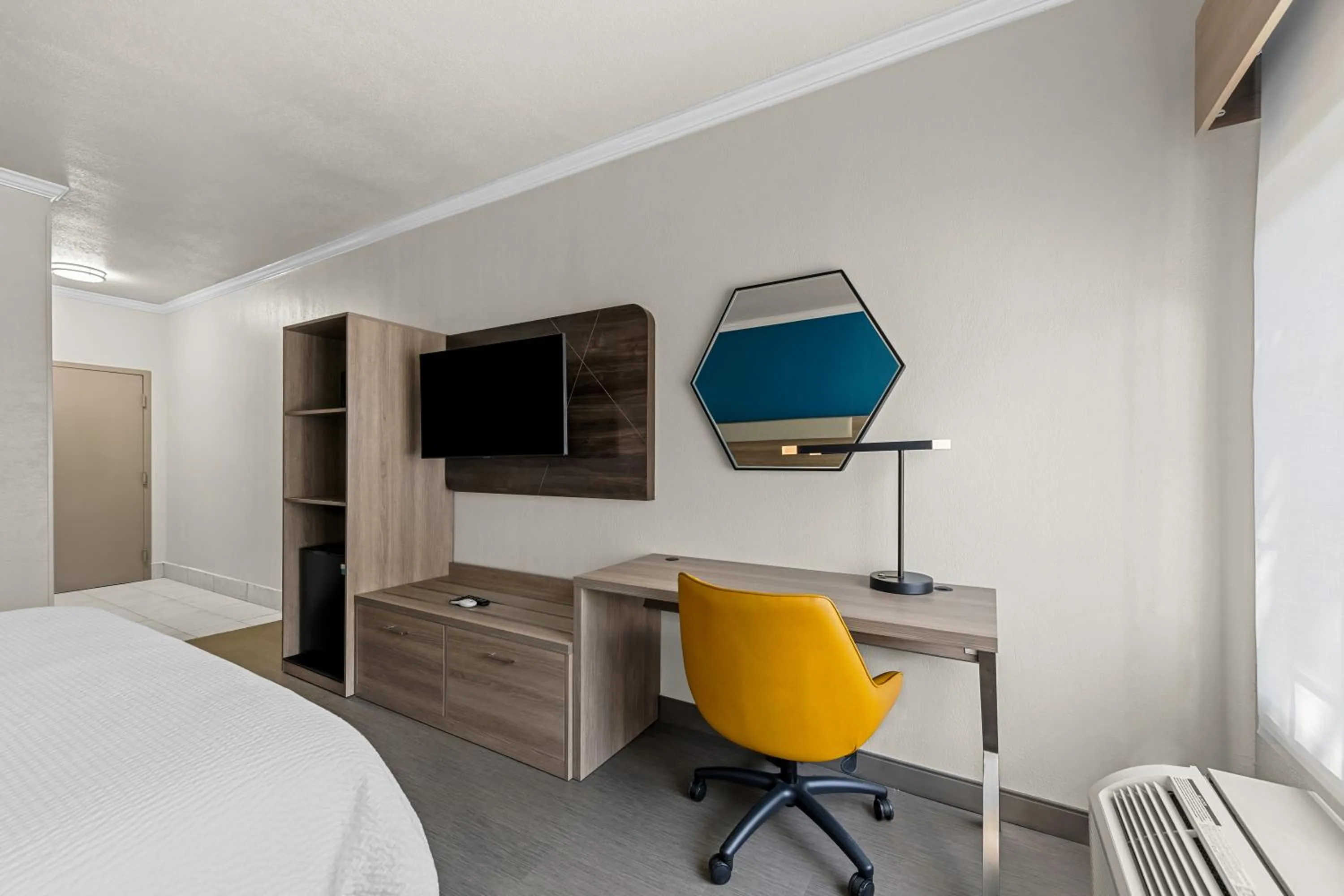 Guests, Bed in Holiday Inn Express Saint Simons Island by IHG