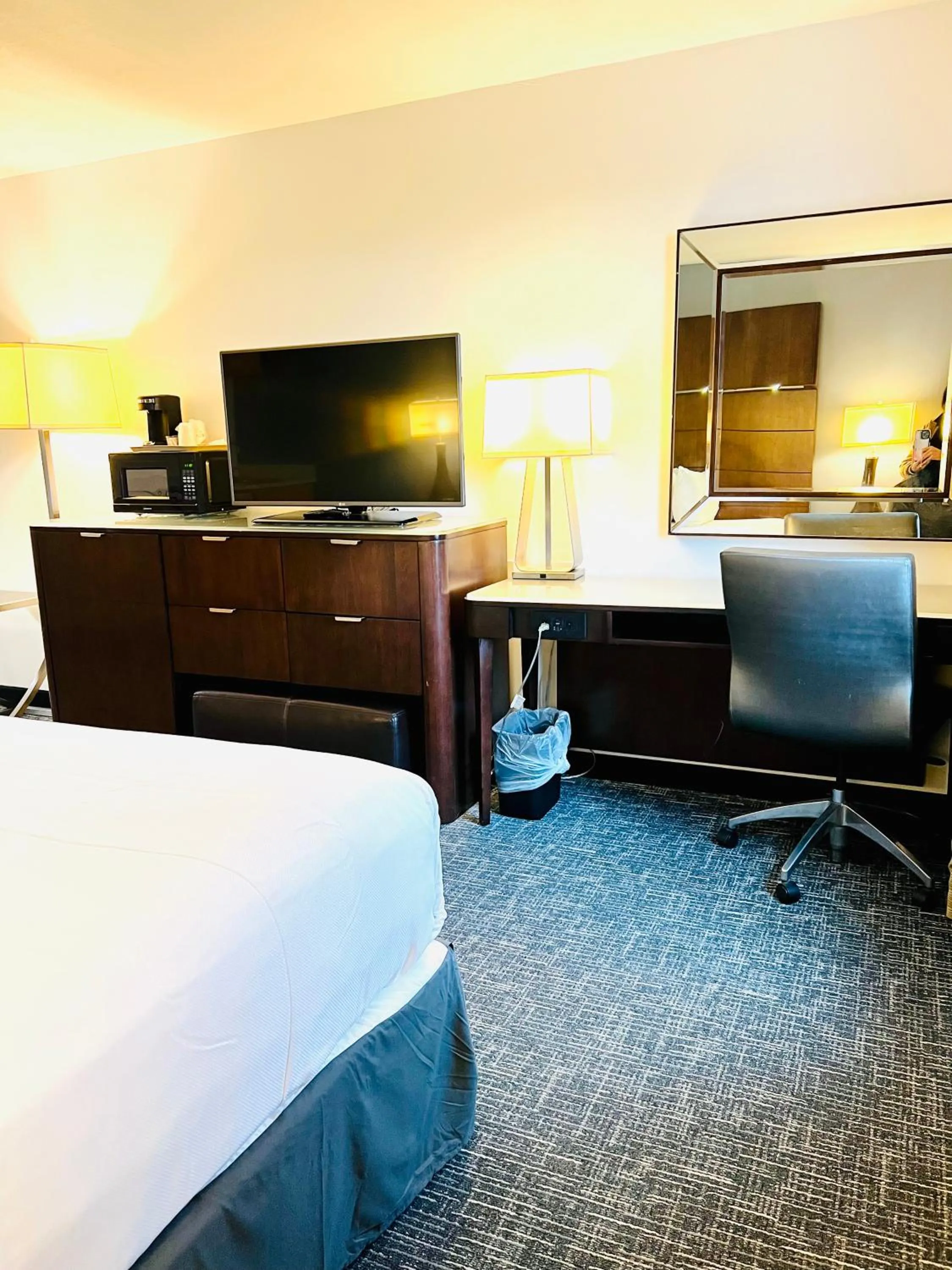 TV and multimedia, Bed in Quality Inn & Suites Caribou