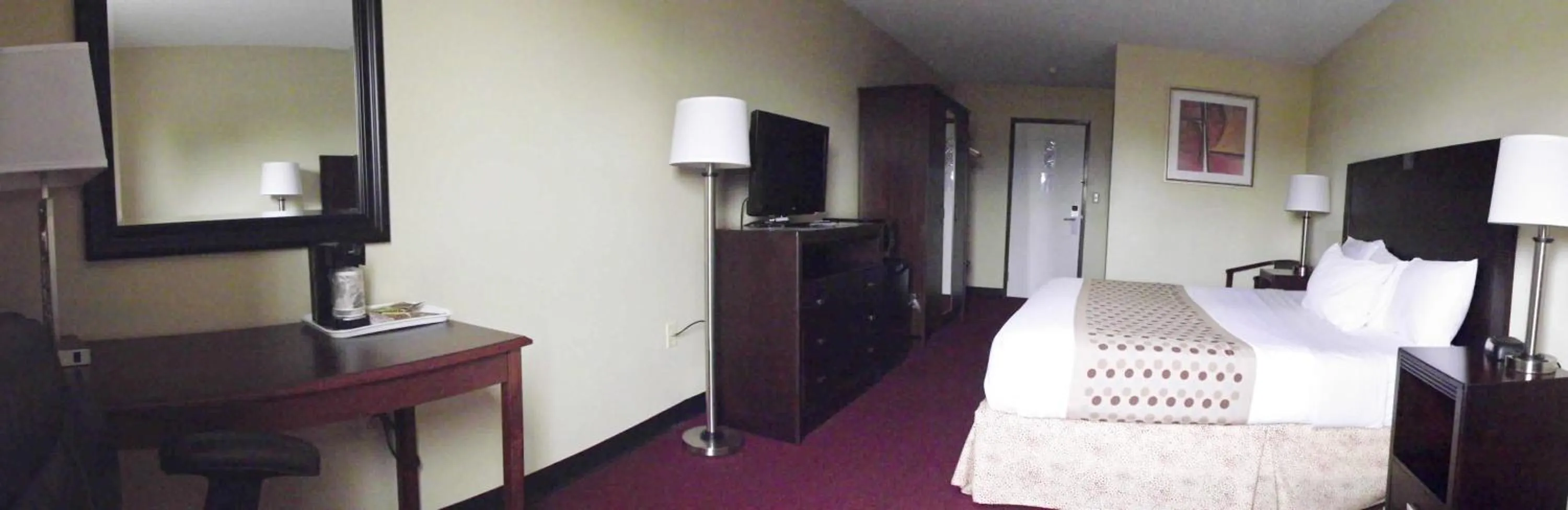 TV and multimedia, Bed in River Edge Inn