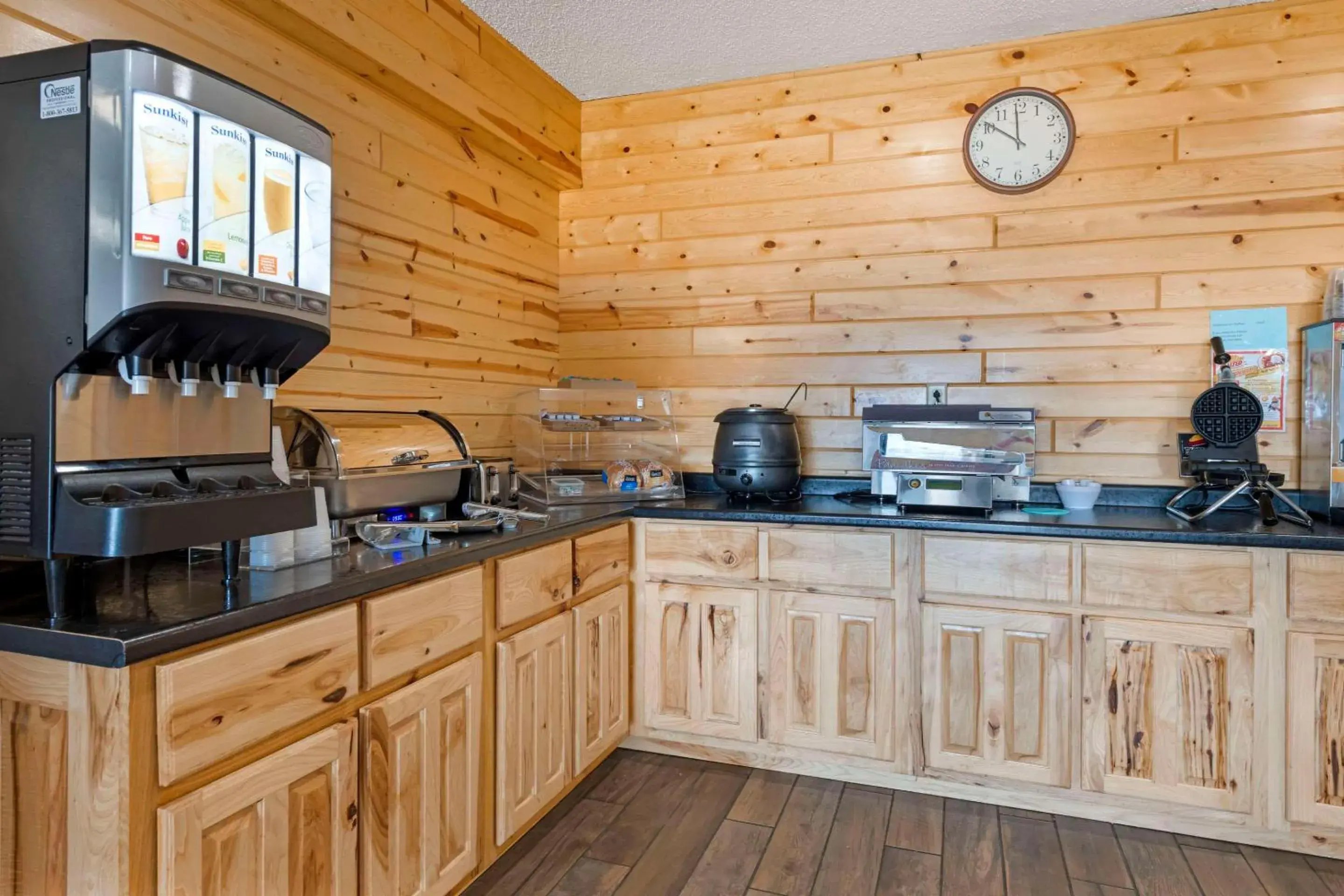 Breakfast in Quality Inn Ashland - Lake Superior Breakfast in Quality Inn Ashland - Lake Superior