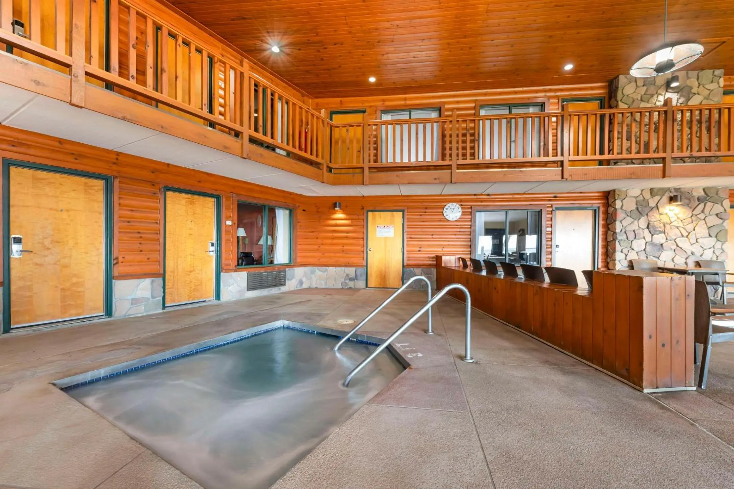 Swimming pool in Quality Inn Ashland - Lake Superior Swimming pool in Quality Inn Ashland - Lake Superior