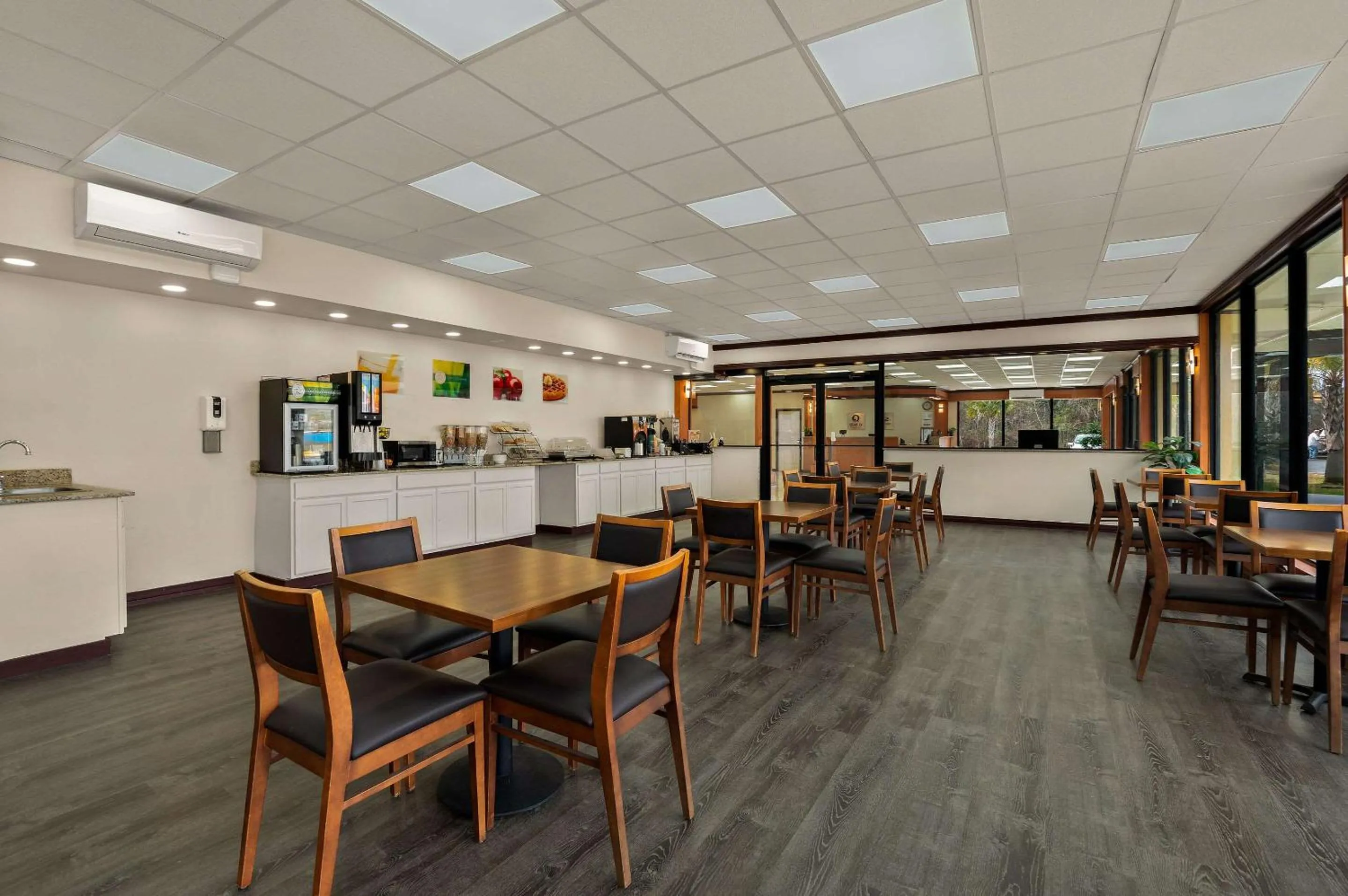 Breakfast in Econo Lodge