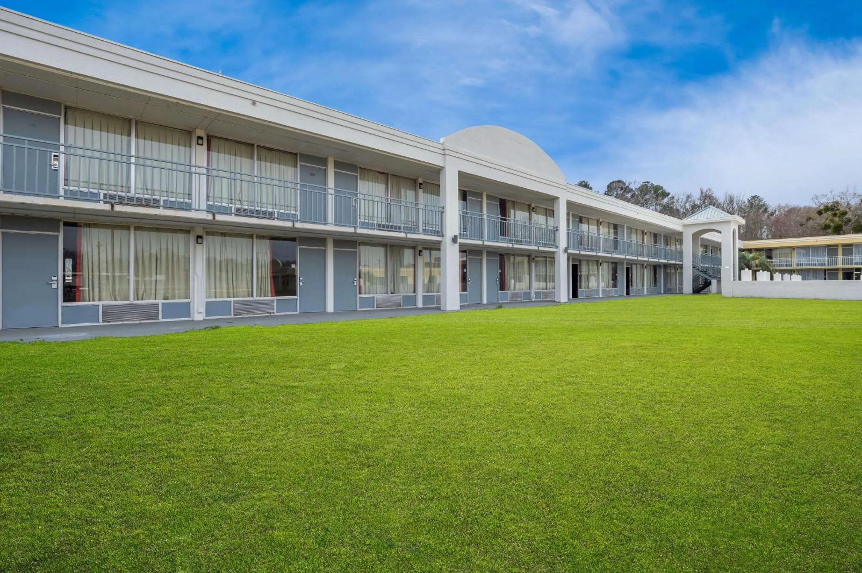 Property building in Econo Lodge