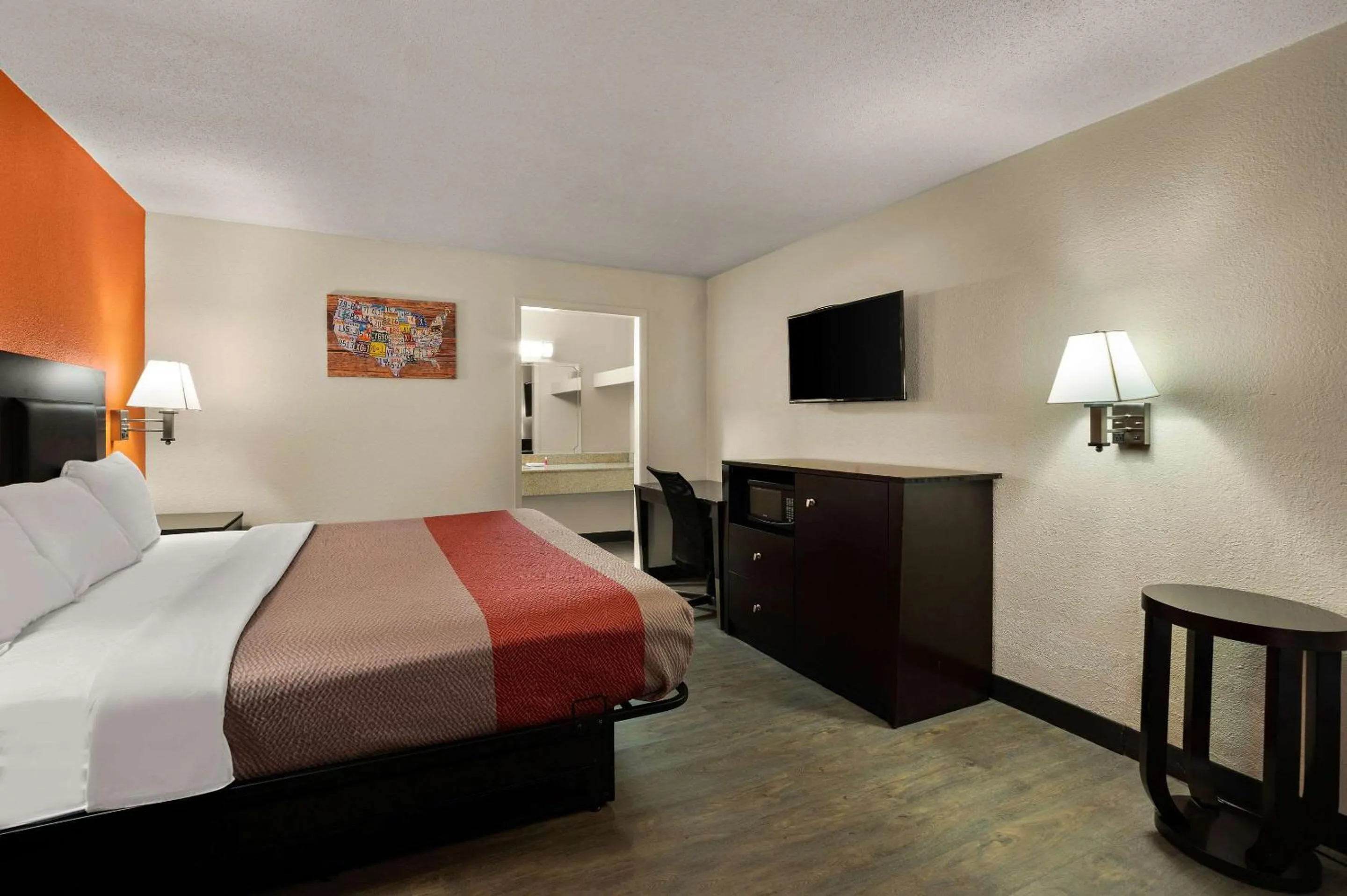 Bedroom, Bed in Econo Lodge