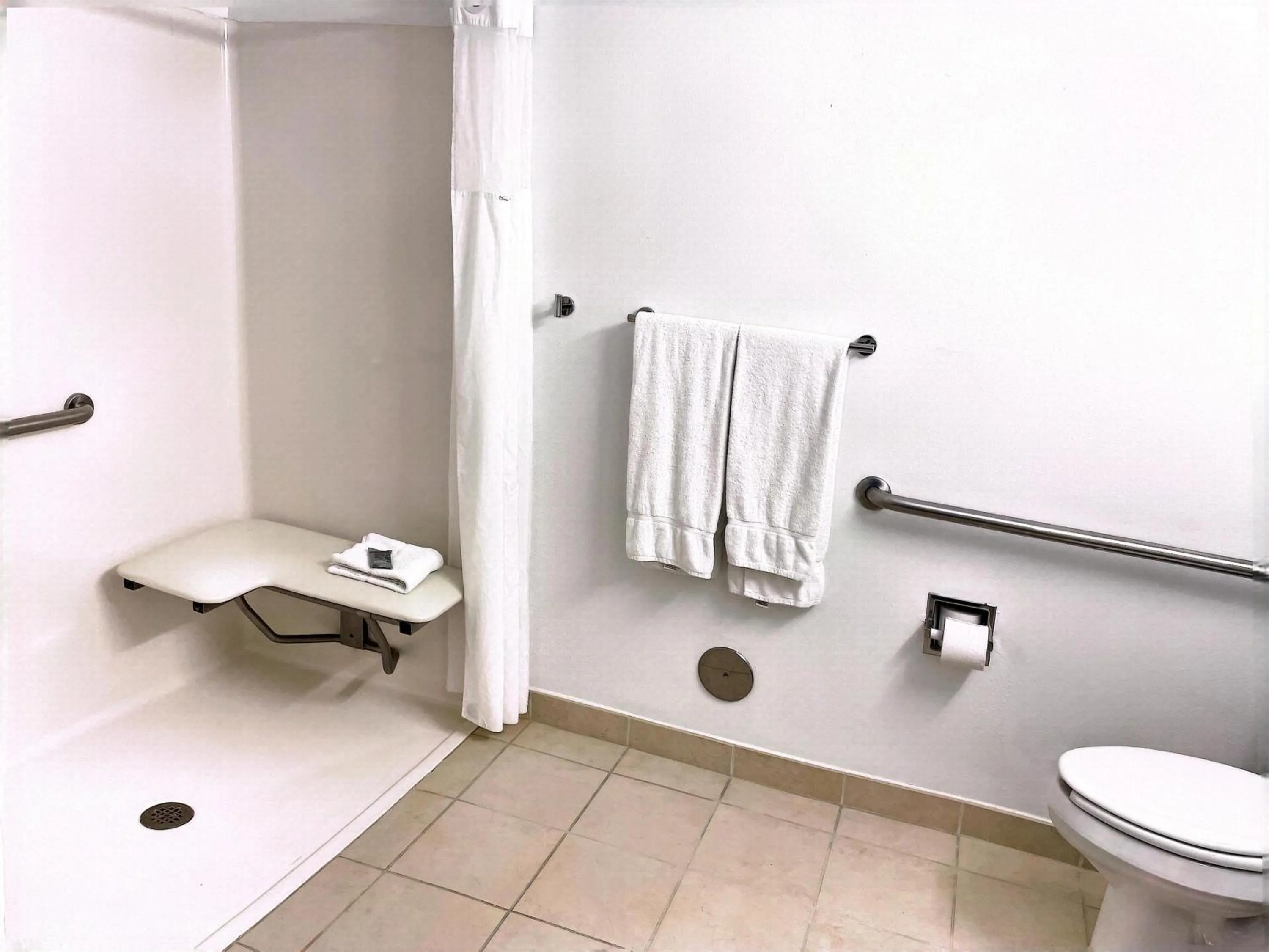 Bathroom in Best Western Harmony Inn Fort Dodge Iowa