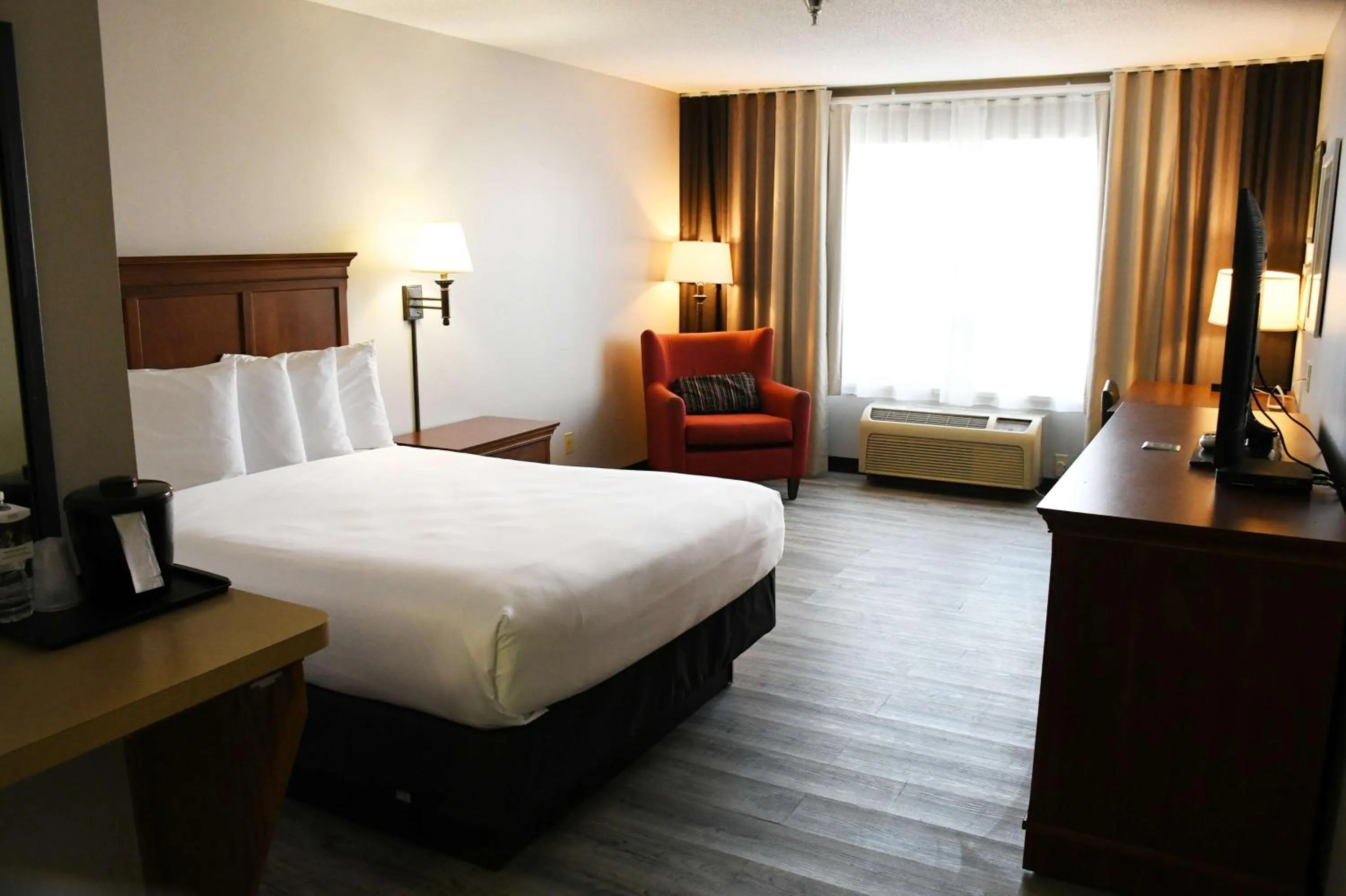 Bedroom, Bed in Best Western Harmony Inn Fort Dodge Iowa