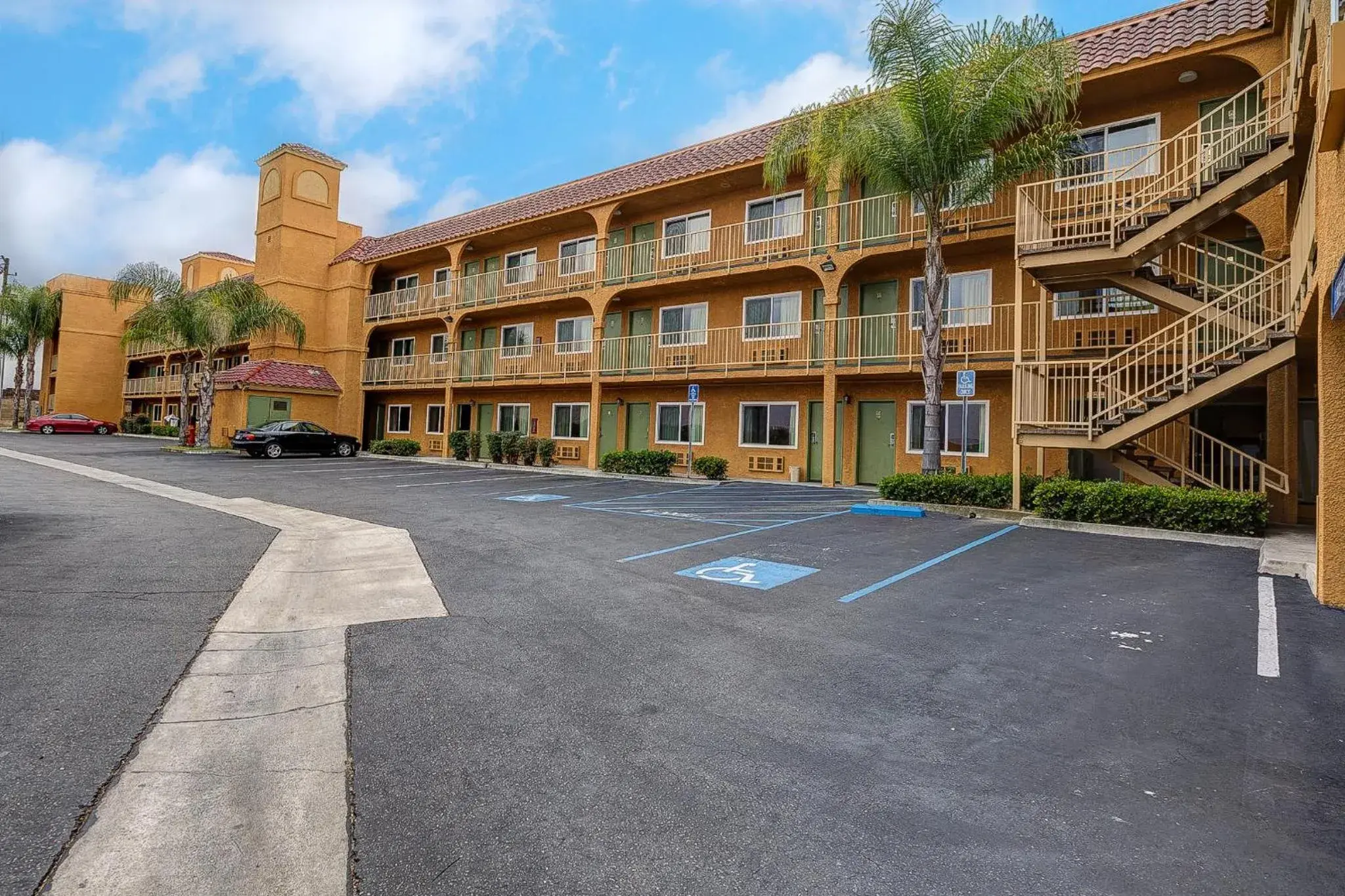 Facade/entrance in Buena Vista Inn Facade/entrance in Buena Vista Inn
