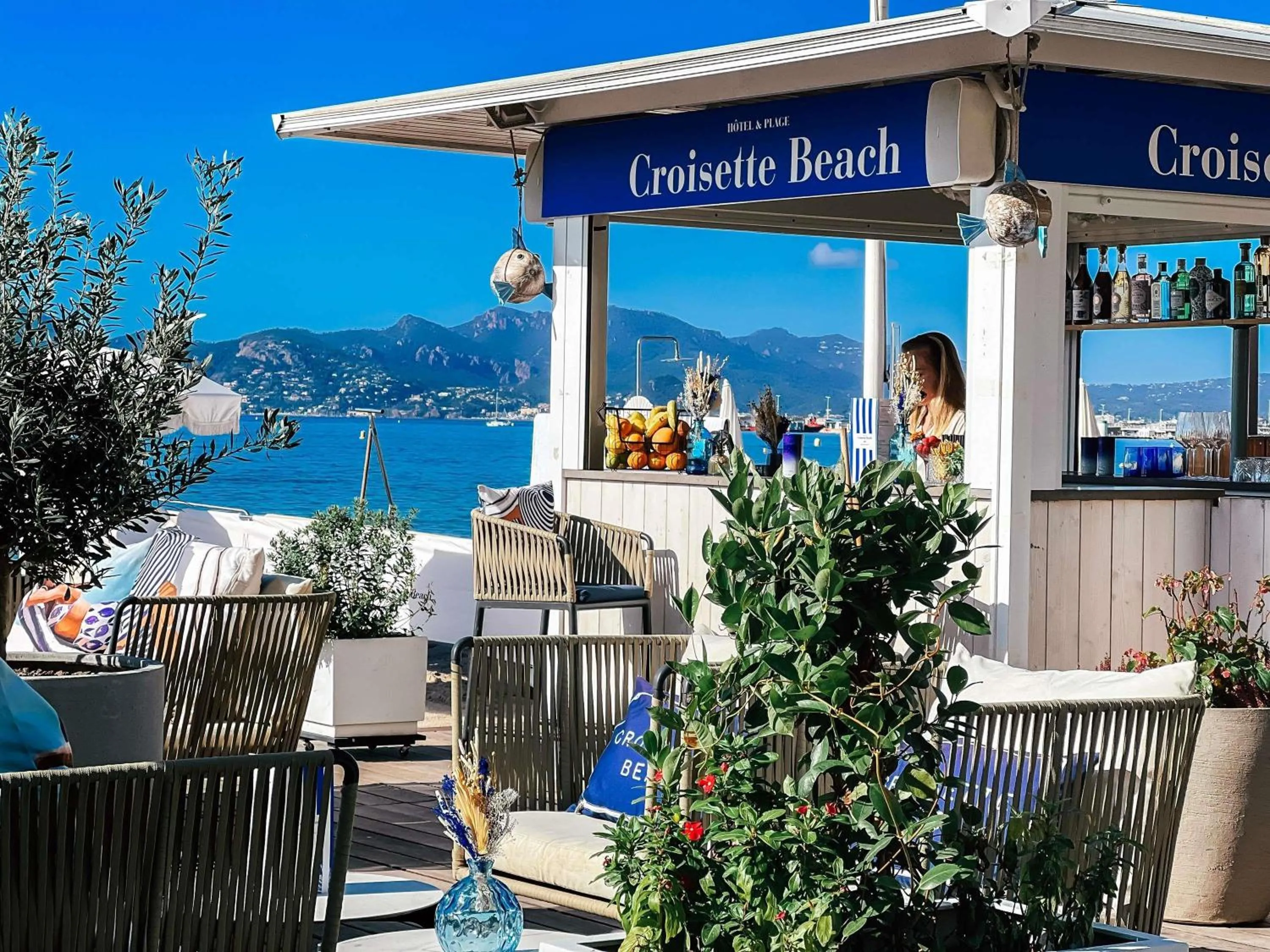 Lounge or bar in Croisette Beach Hotel Cannes - MGallery Collection
