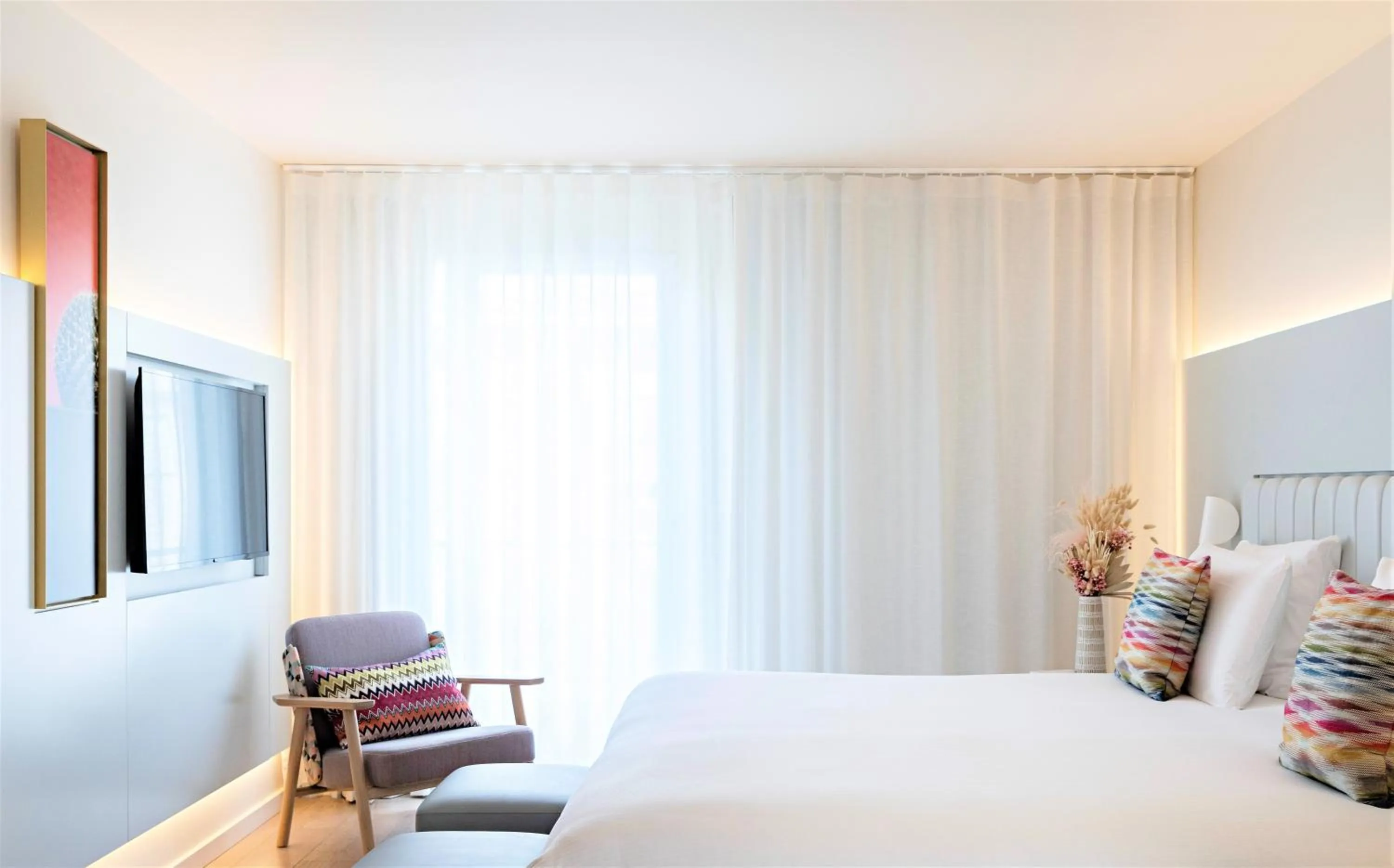 Bed in Croisette Beach Hotel Cannes - MGallery Collection