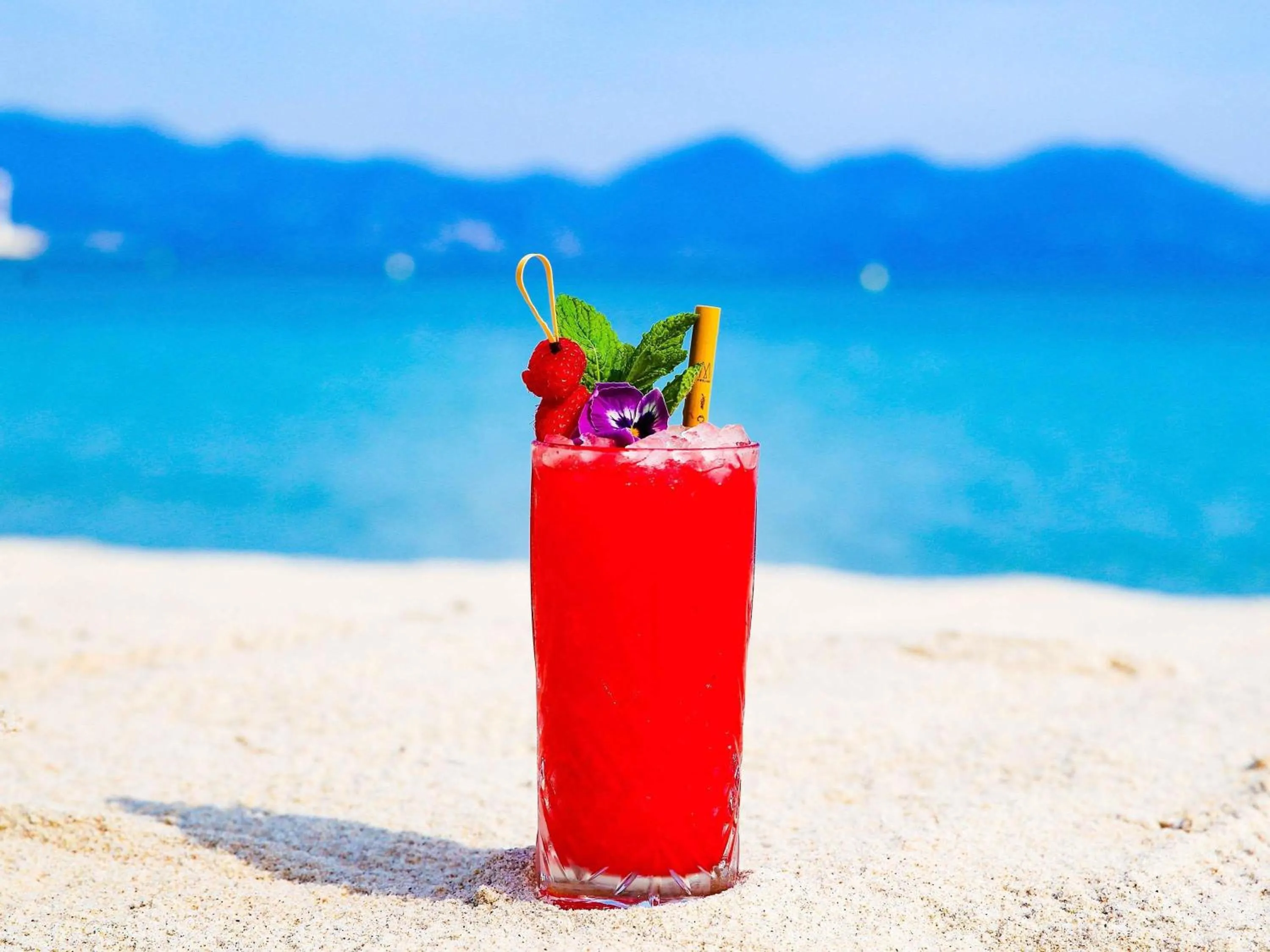 Lounge or bar in Croisette Beach Hotel Cannes - MGallery Collection