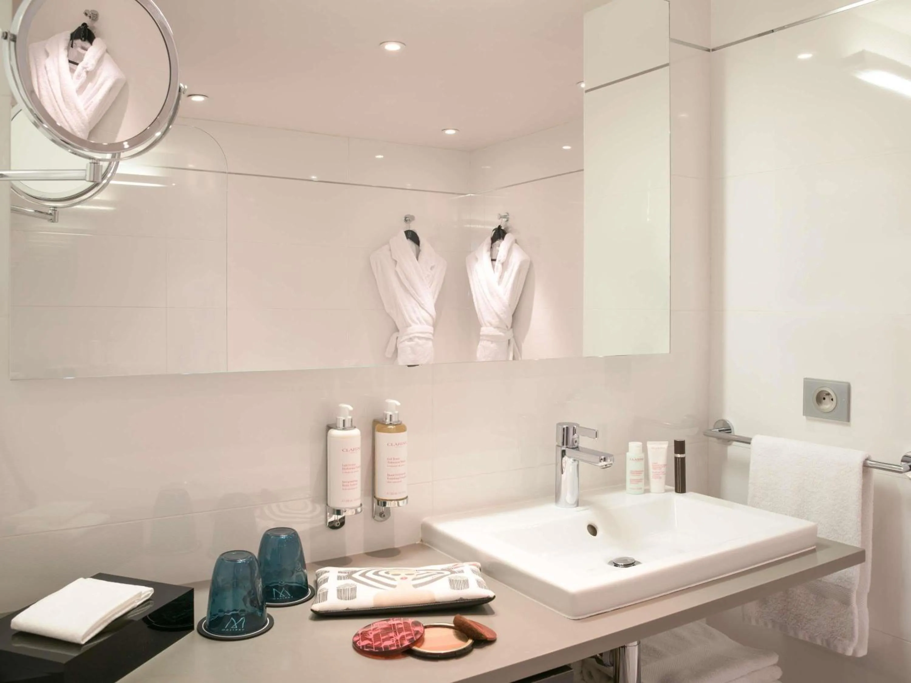 Photo of the whole room in Croisette Beach Hotel Cannes - MGallery Collection