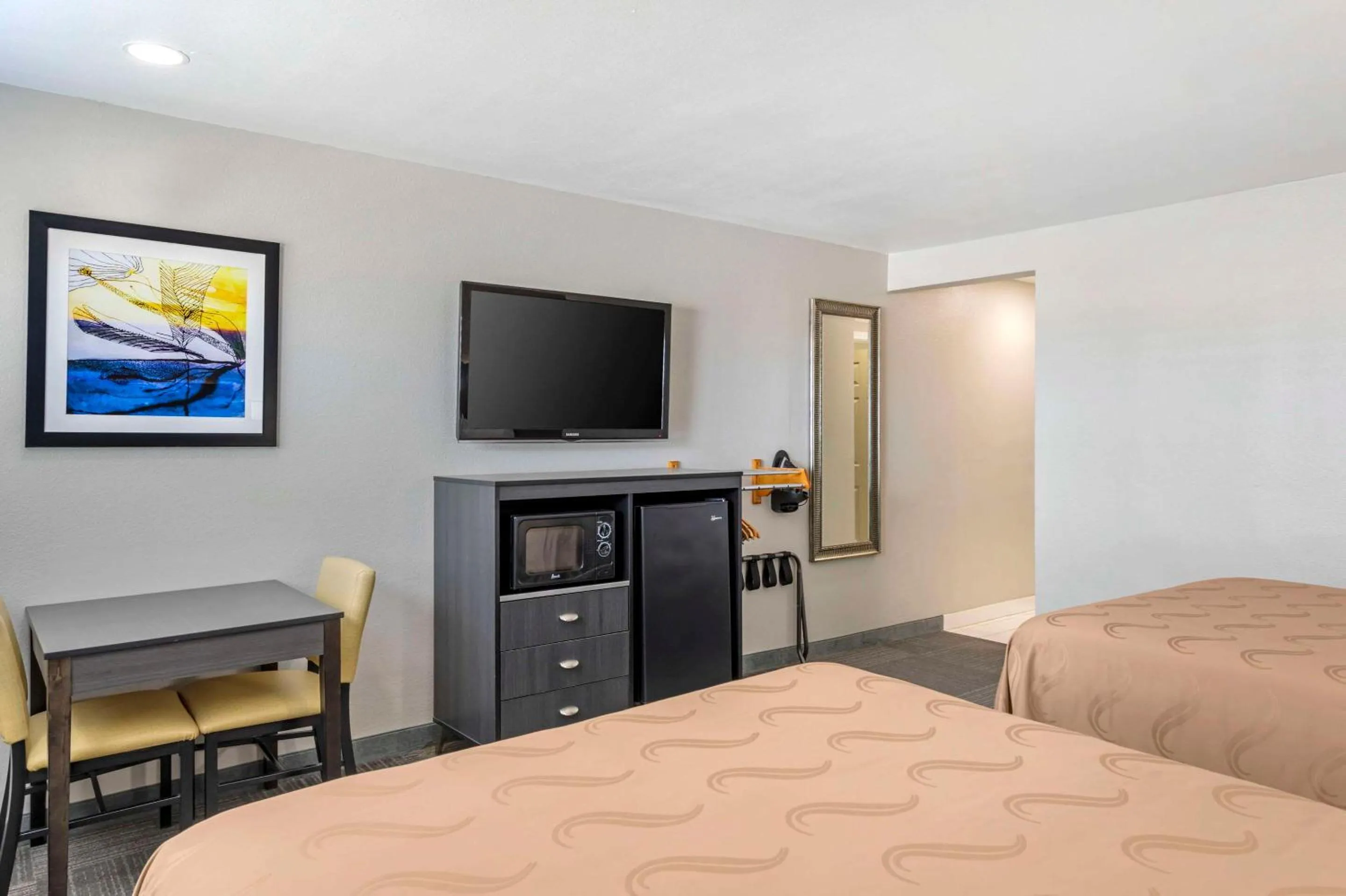 Bedroom, Bed in Quality Inn Kettleman City near Hwy 41