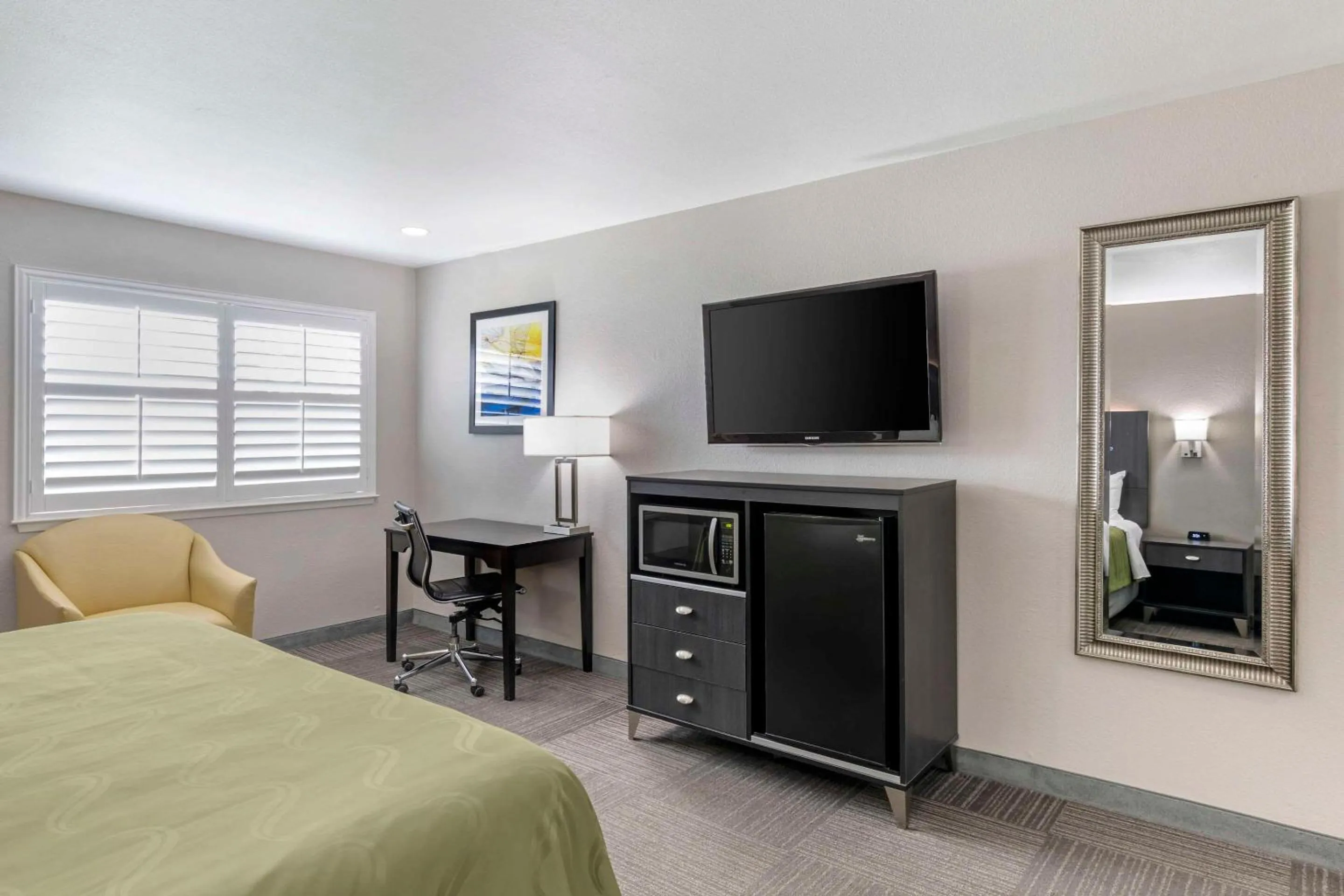 Bedroom, Bed in Quality Inn Kettleman City near Hwy 41