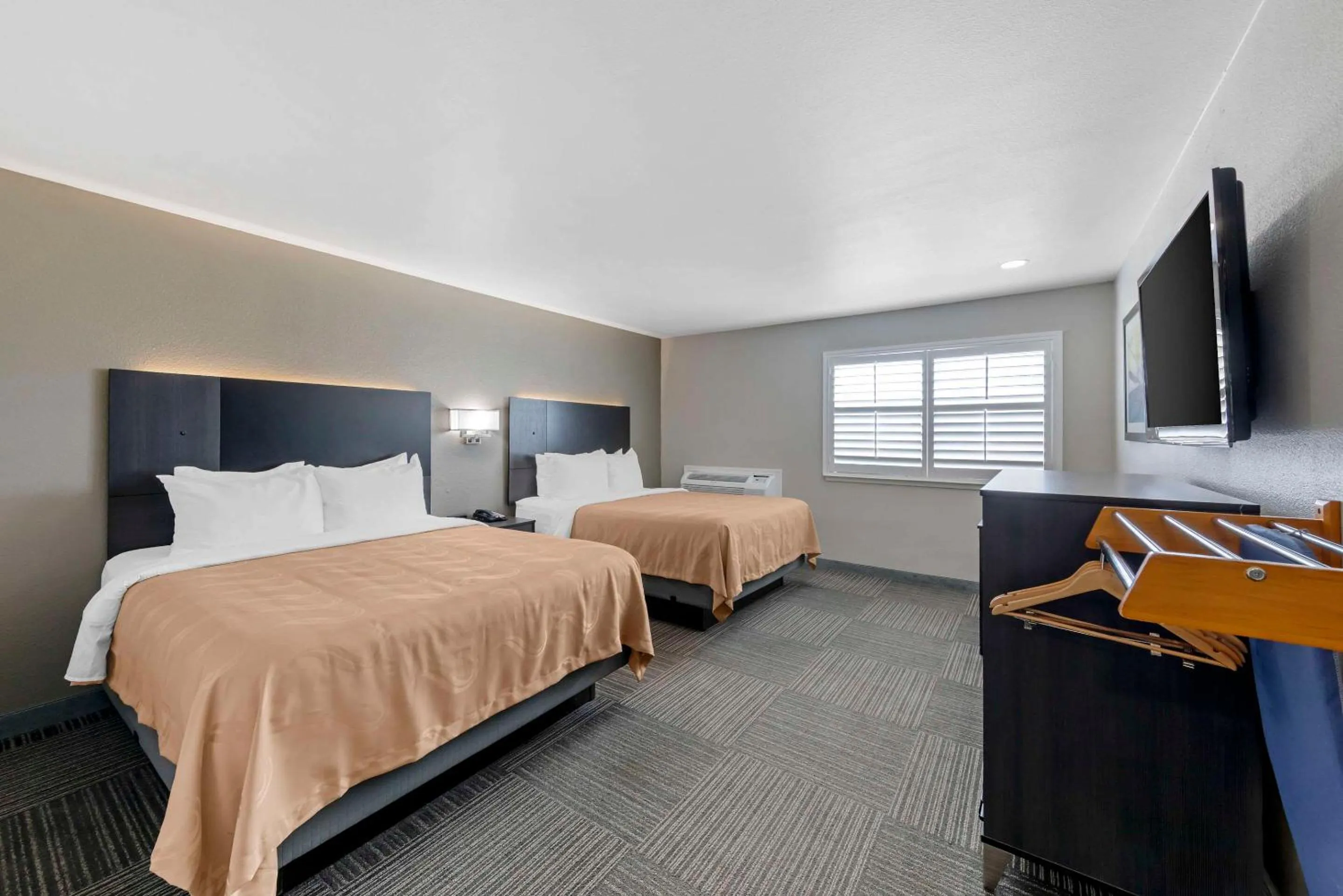 Bedroom, Bed in Quality Inn Kettleman City near Hwy 41