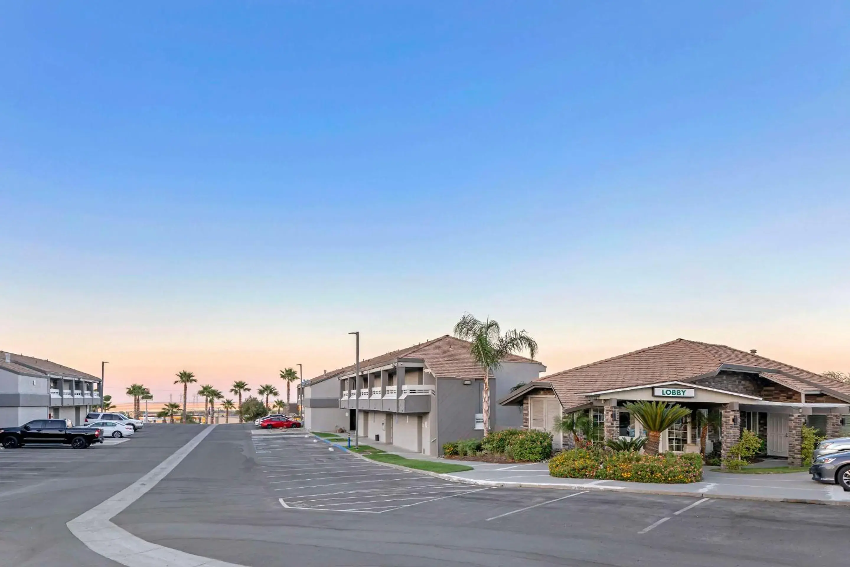 Property building in Quality Inn Kettleman City near Hwy 41 Property building in Quality Inn Kettleman City near Hwy 41