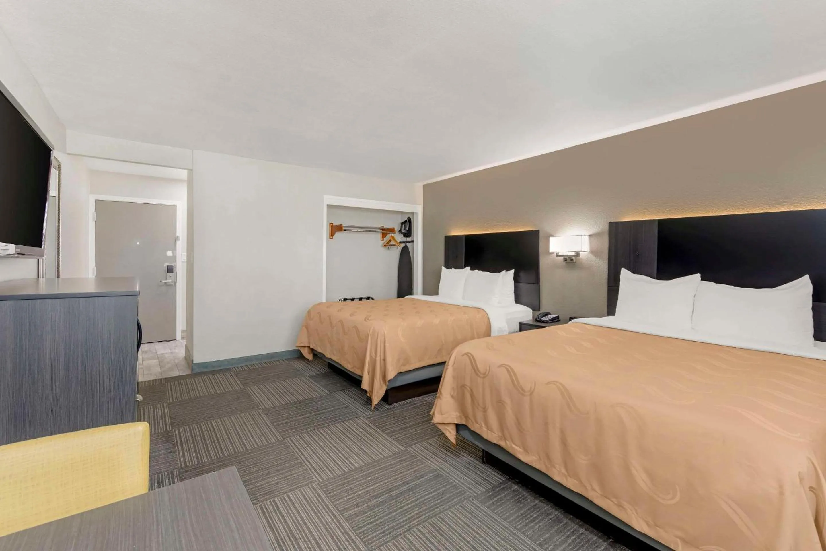 Bedroom, Bed in Quality Inn Kettleman City near Hwy 41