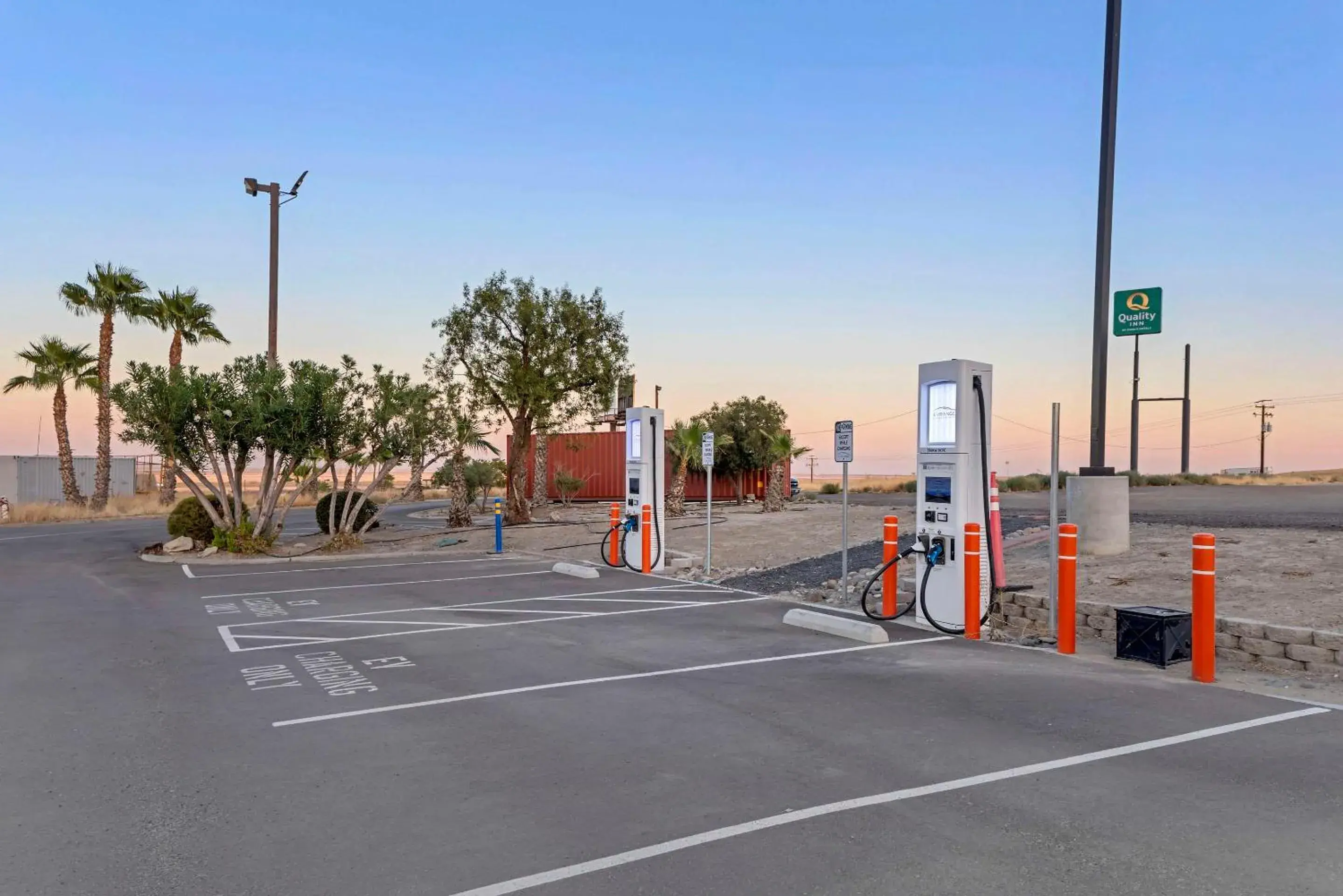 Property building in Quality Inn Kettleman City near Hwy 41 Property building in Quality Inn Kettleman City near Hwy 41