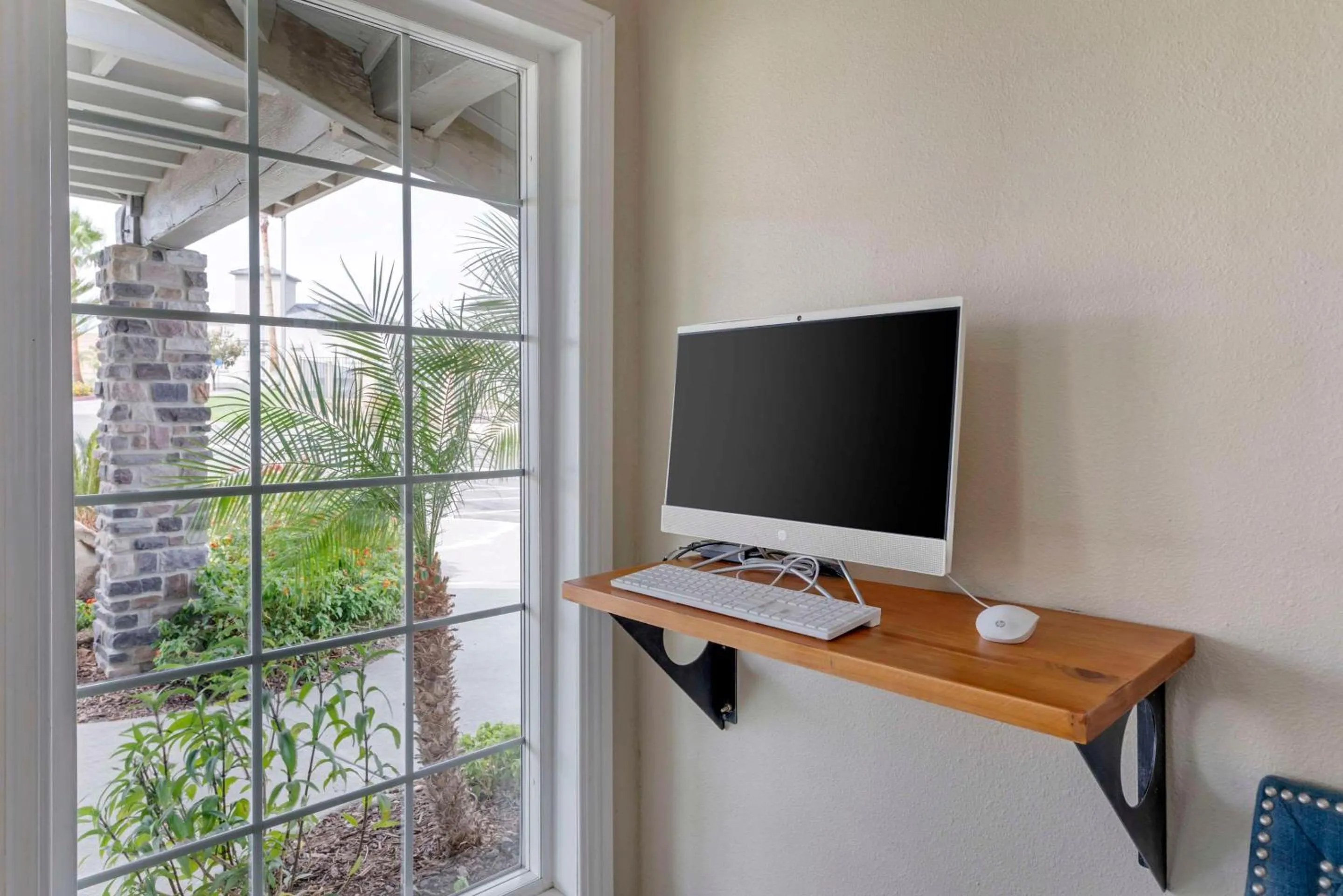 Business facilities in Quality Inn Kettleman City near Hwy 41