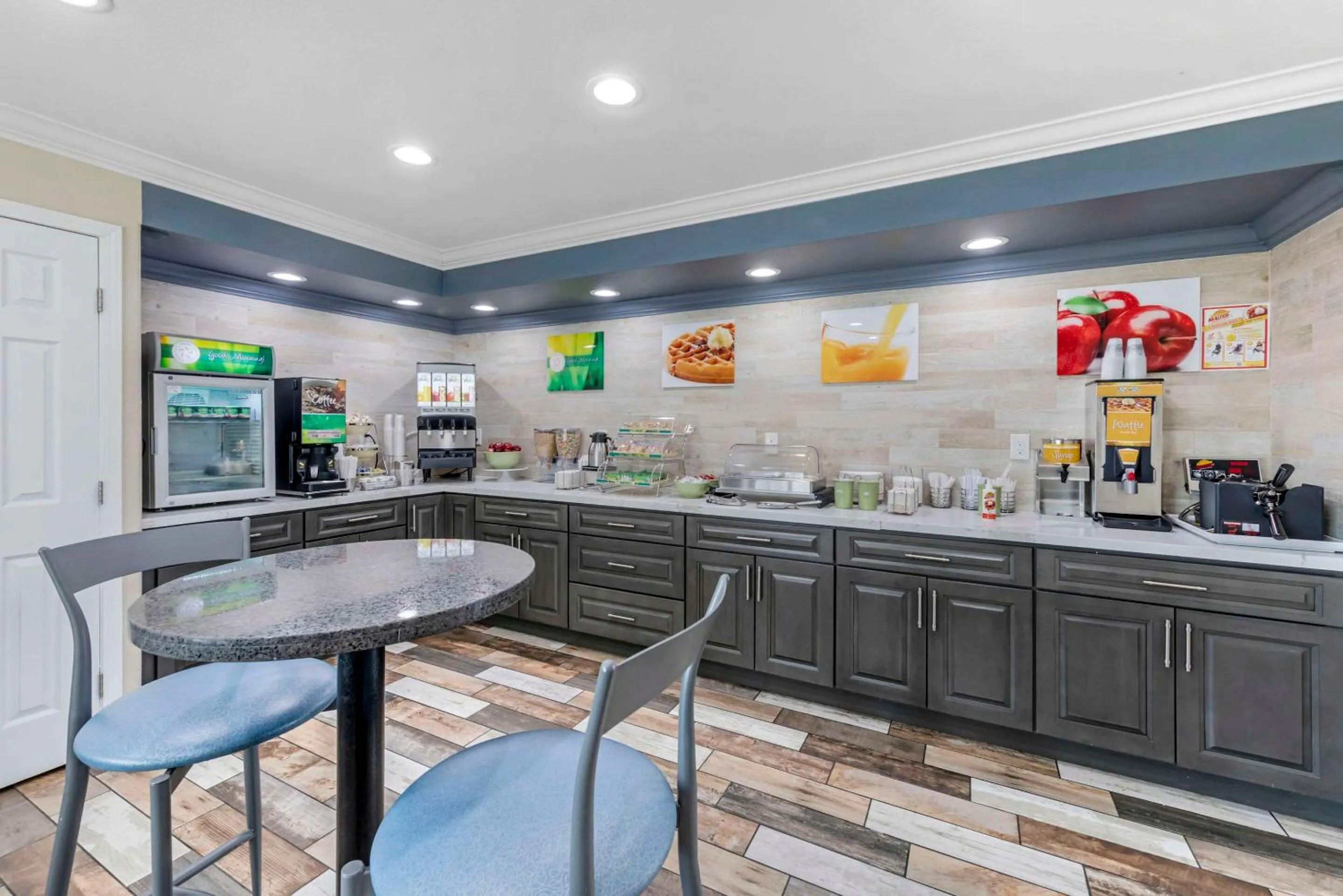 Breakfast in Quality Inn Kettleman City near Hwy 41