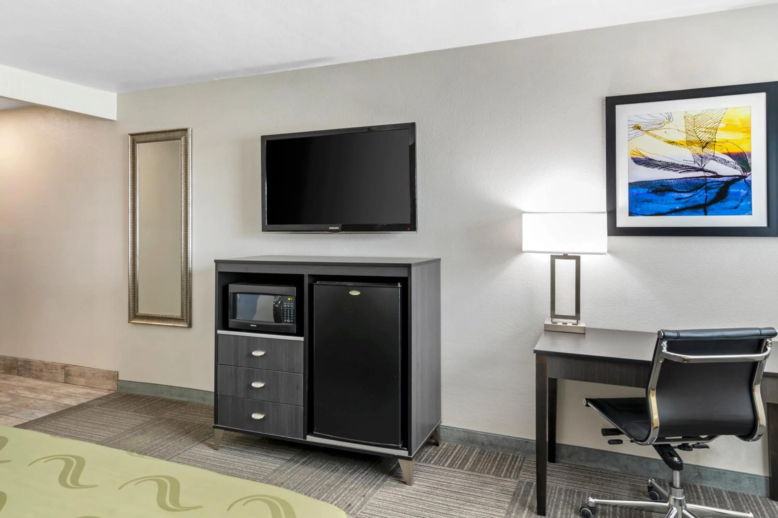 TV and multimedia in Quality Inn Kettleman City near Hwy 41