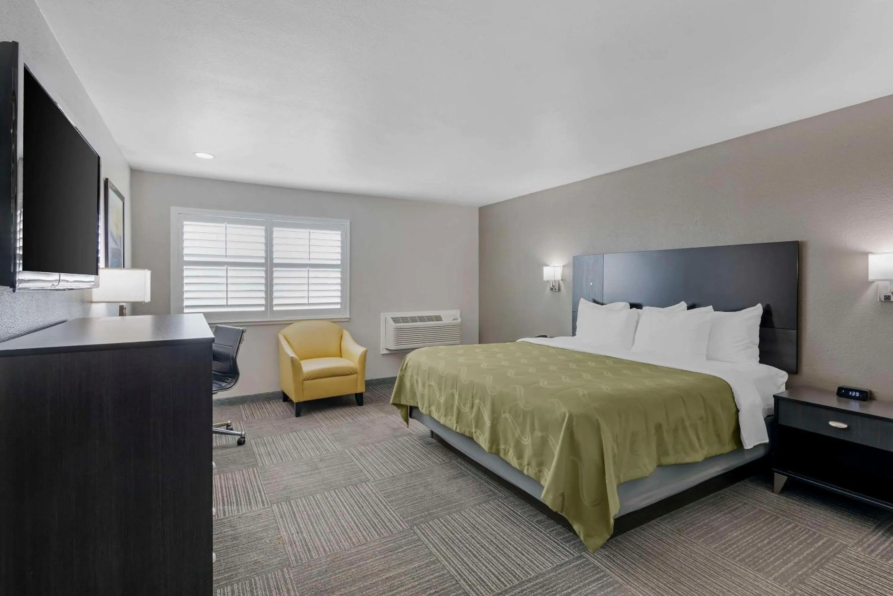 Bedroom, Bed in Quality Inn Kettleman City near Hwy 41