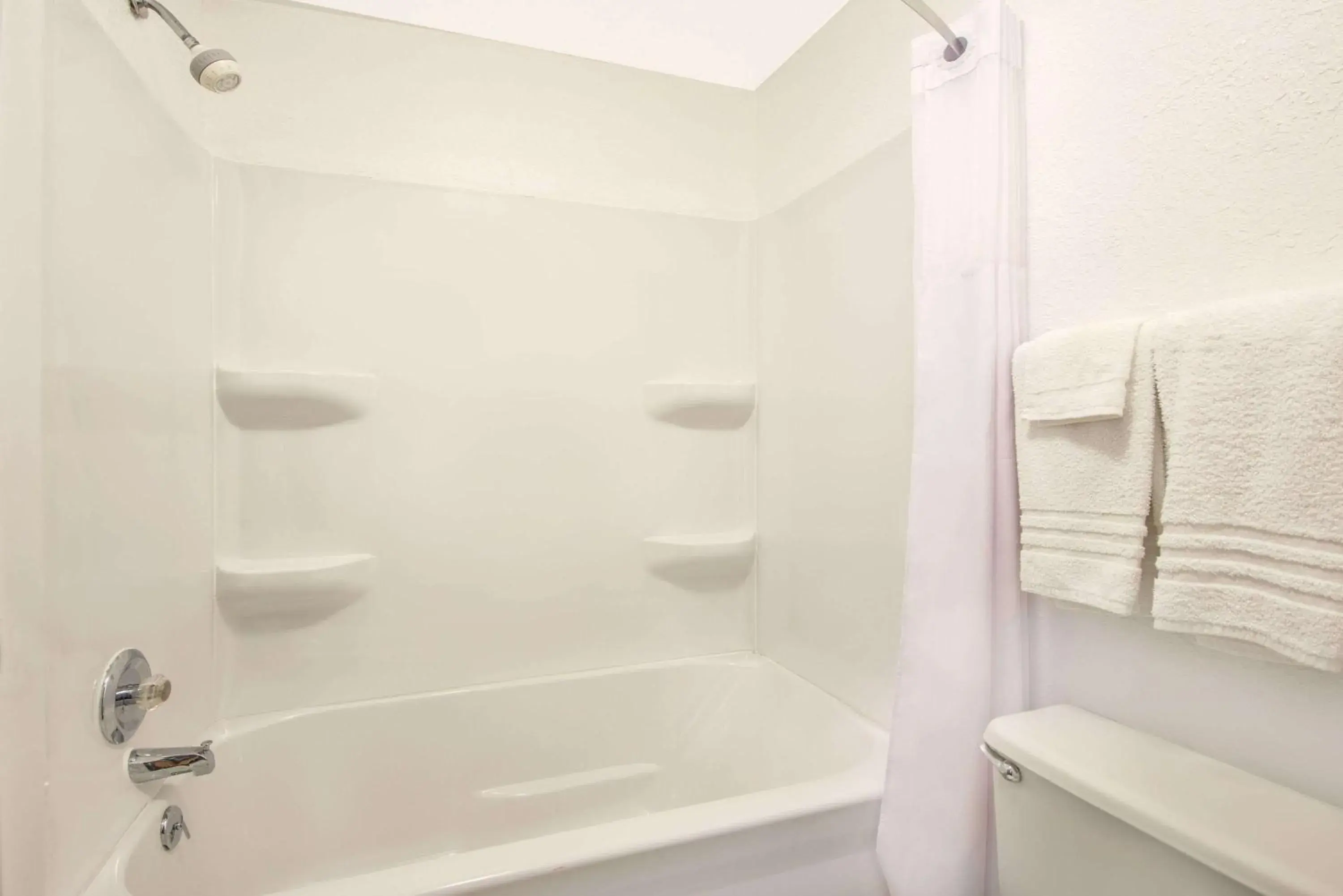 Photo of the whole room in Days Inn by Wyndham Kingdom City Photo of the whole room in Days Inn by Wyndham Kingdom City