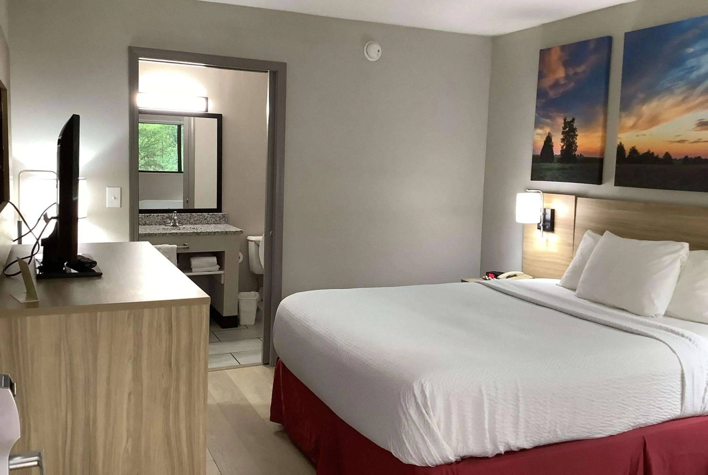 Photo of the whole room, Bed in Days Inn by Wyndham Kingdom City