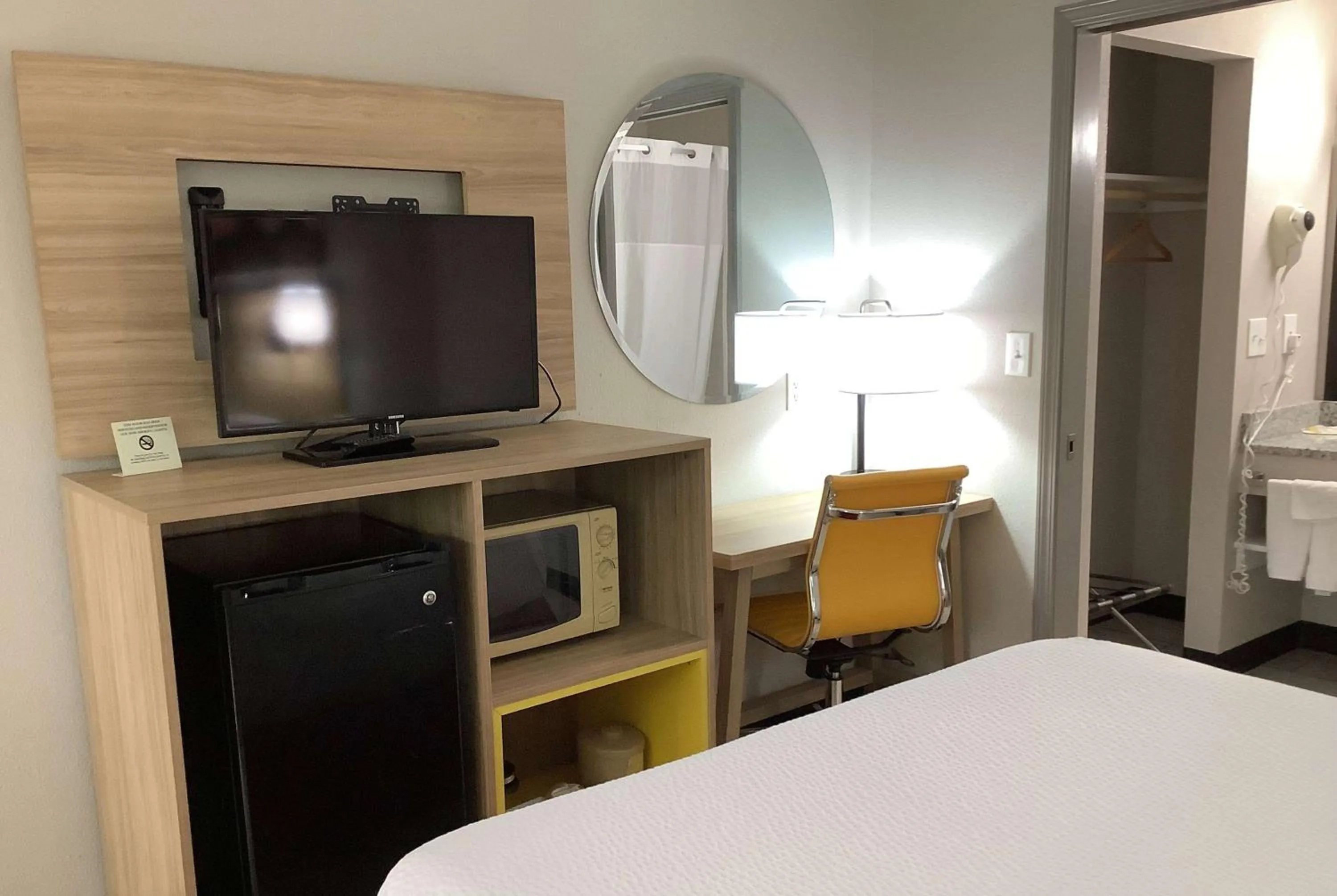 Photo of the whole room, Bed in Days Inn by Wyndham Kingdom City