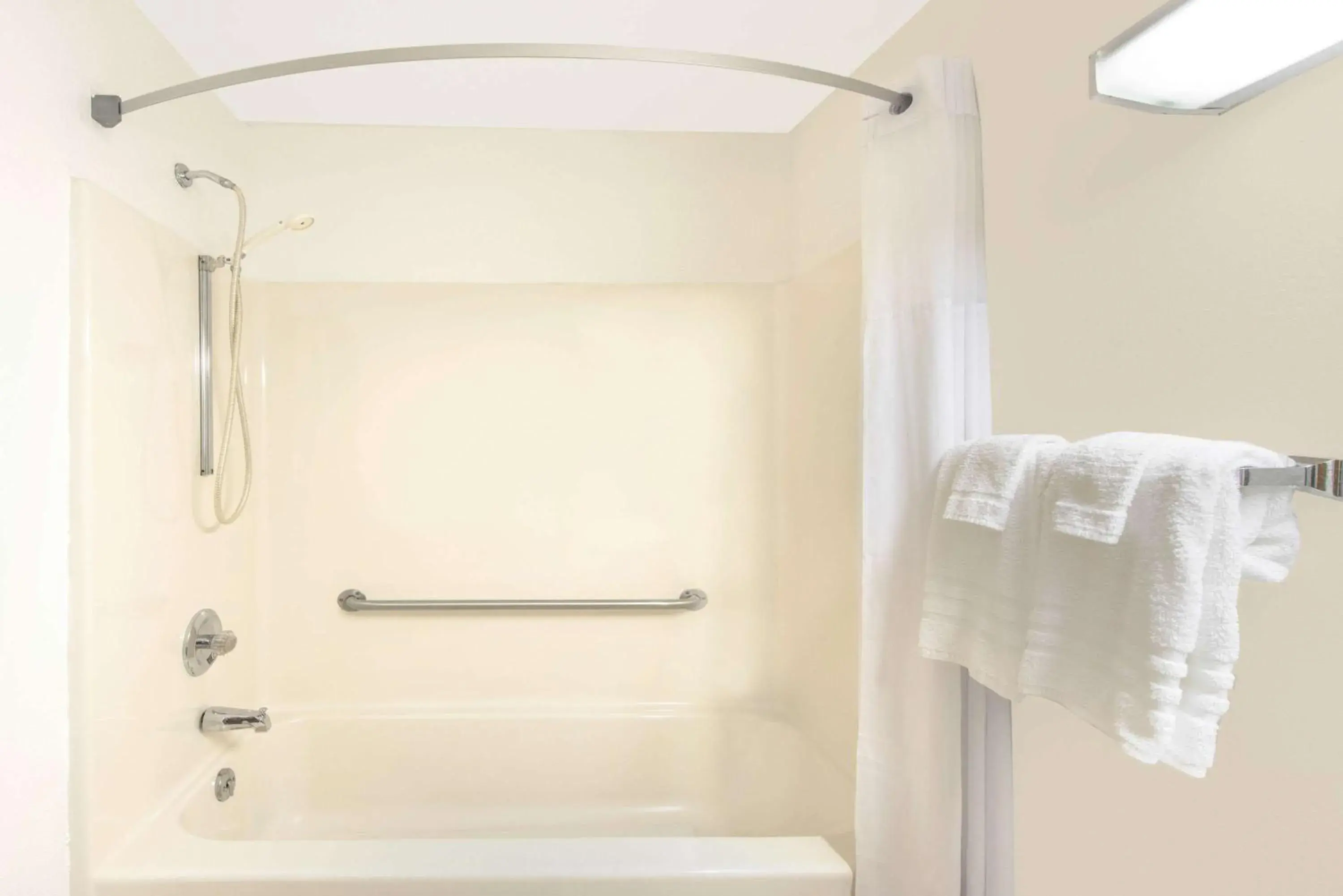 Photo of the whole room in Days Inn by Wyndham Kingdom City Photo of the whole room in Days Inn by Wyndham Kingdom City