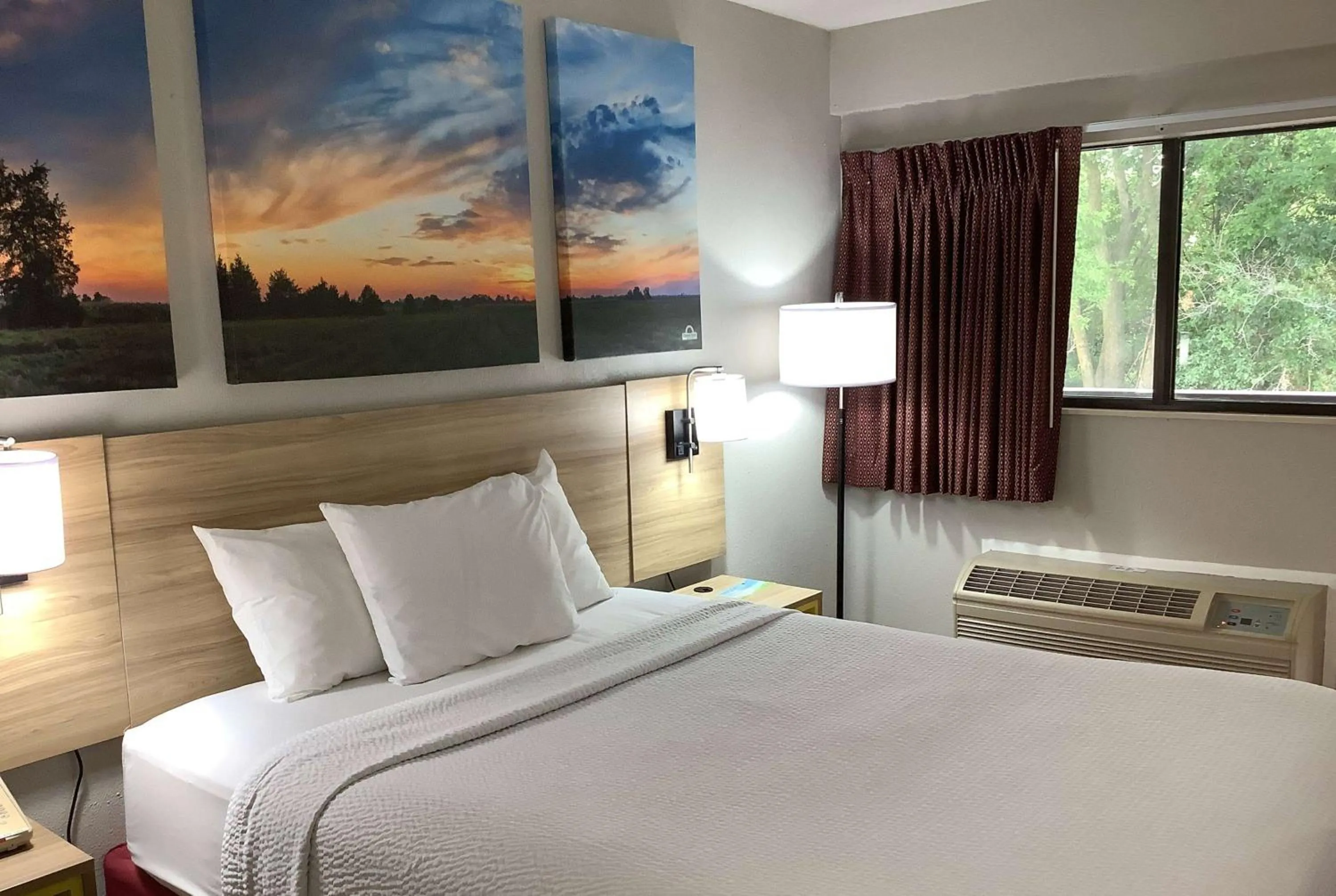 Photo of the whole room, Bed in Days Inn by Wyndham Kingdom City
