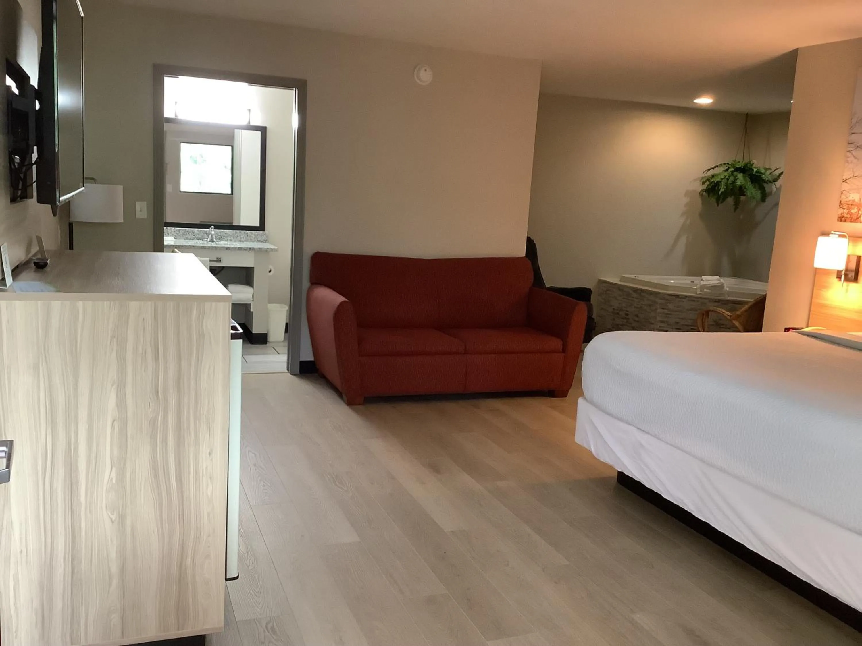 Bedroom, Bed in Days Inn by Wyndham Kingdom City