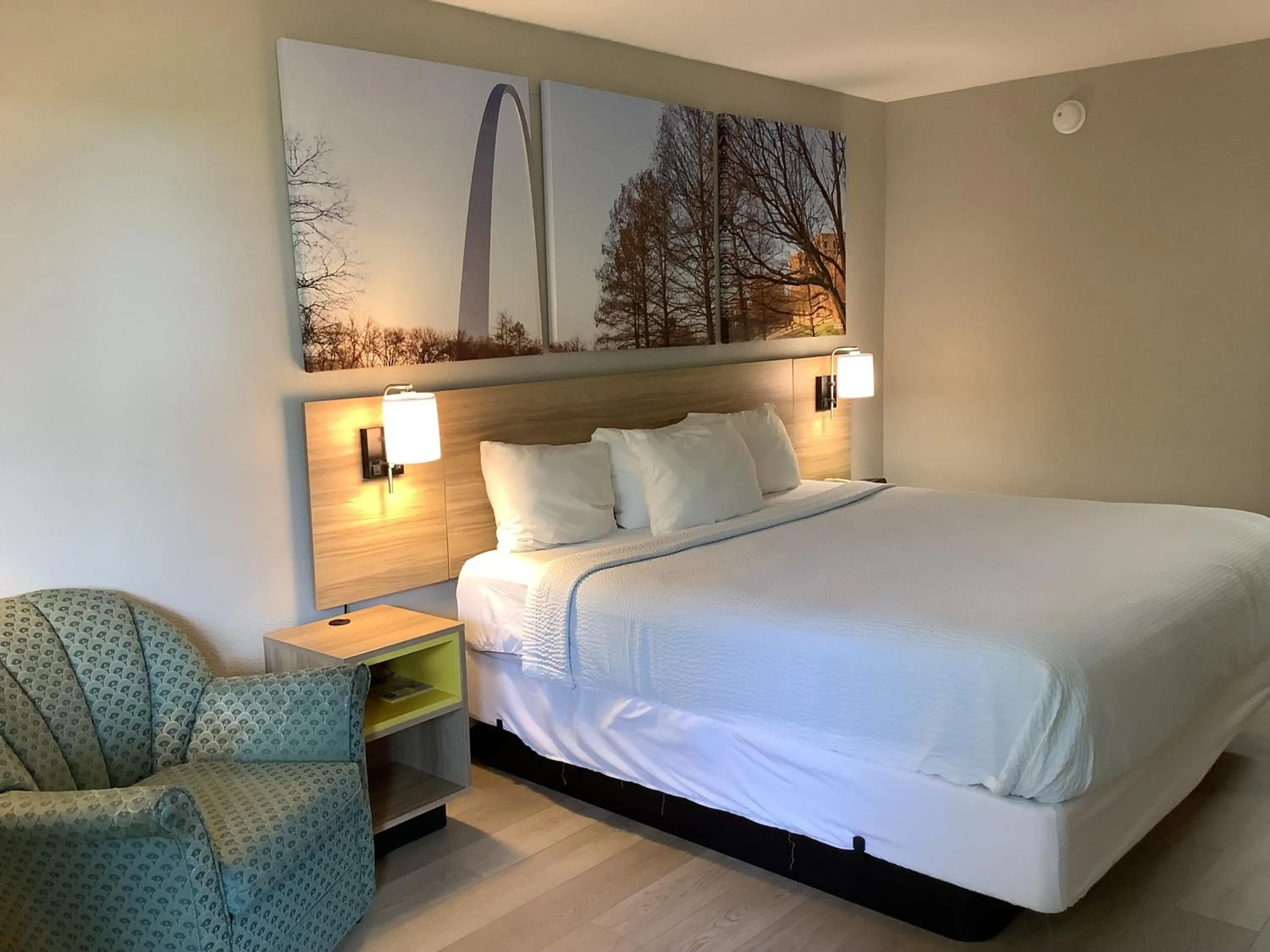 Bed in Days Inn by Wyndham Kingdom City