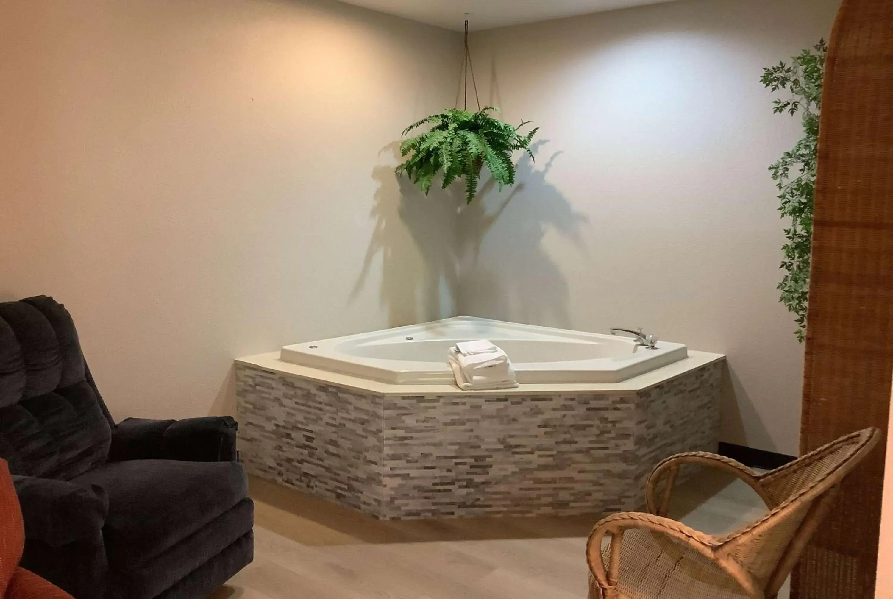 Photo of the whole room in Days Inn by Wyndham Kingdom City Photo of the whole room in Days Inn by Wyndham Kingdom City